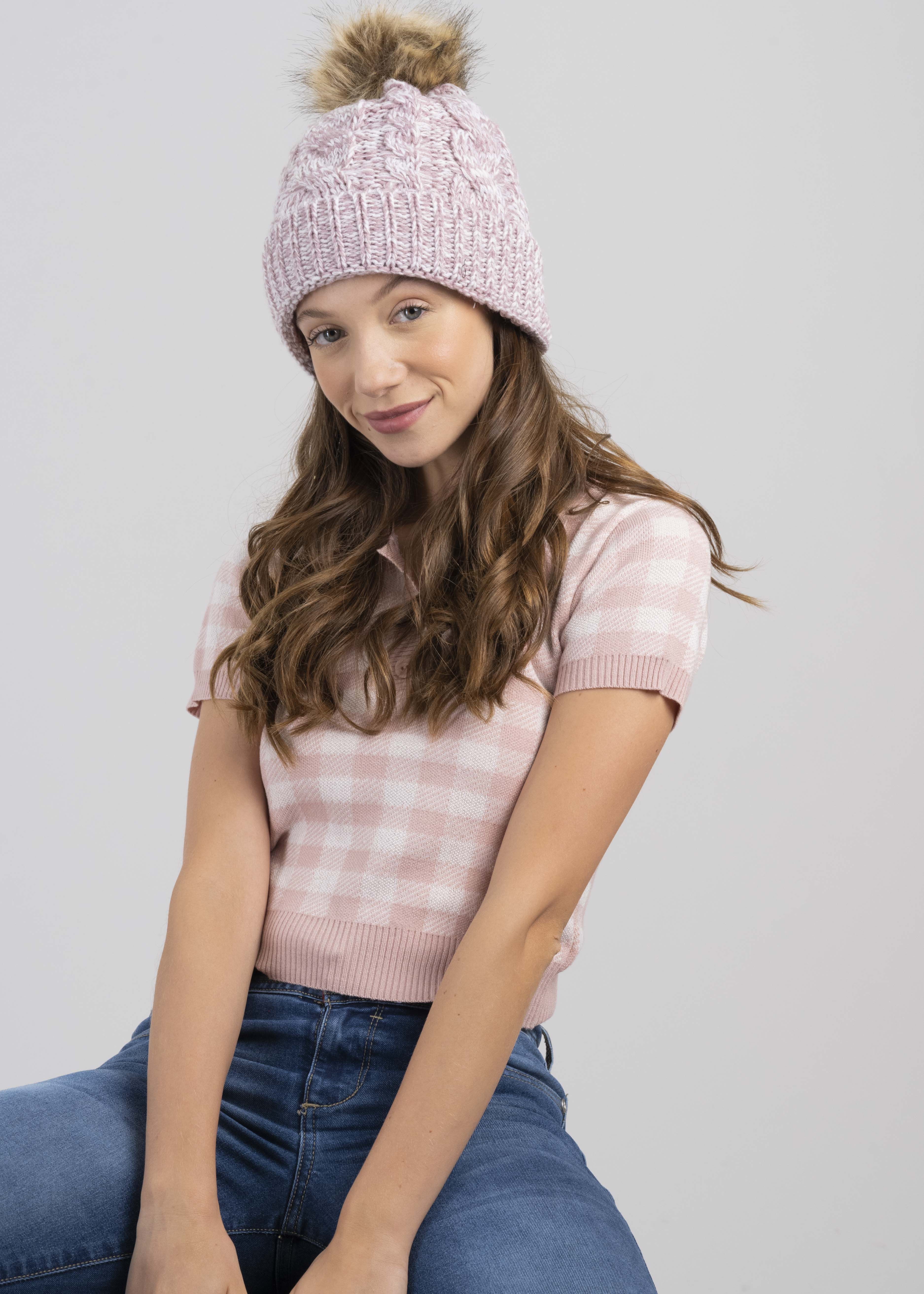 Gorro punto trenza pompón PALO DE ROSA