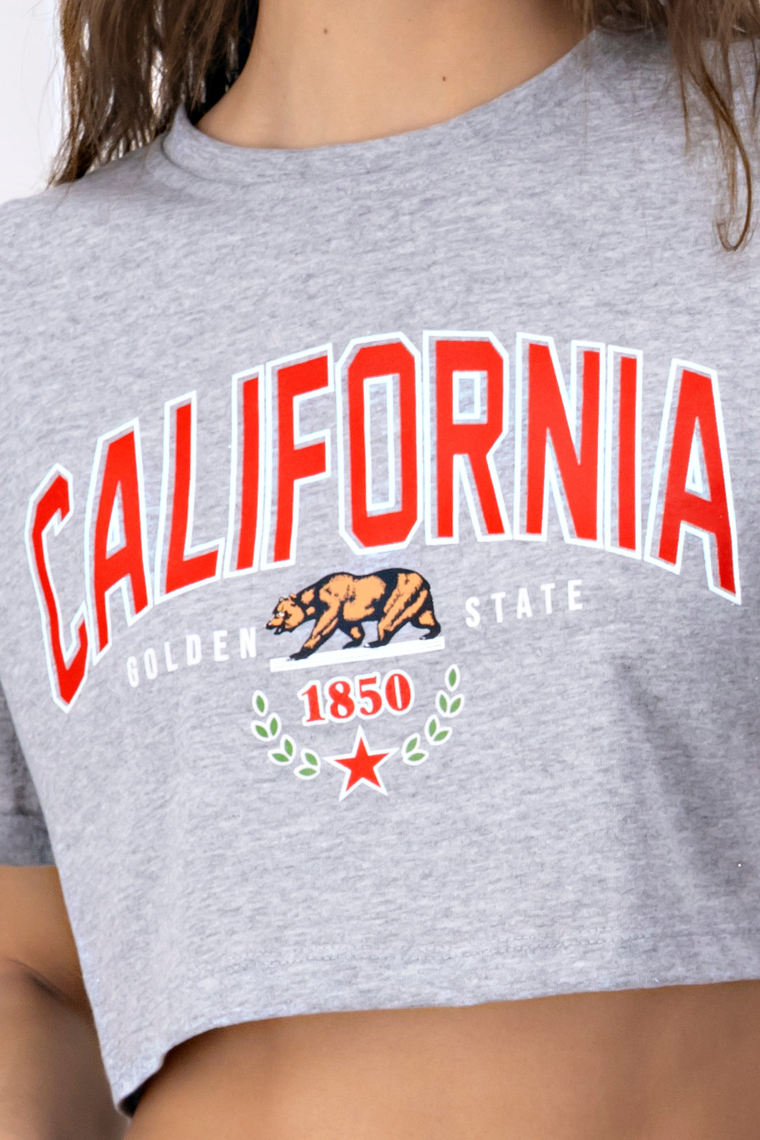 Playera Crop California GRIS CLARO