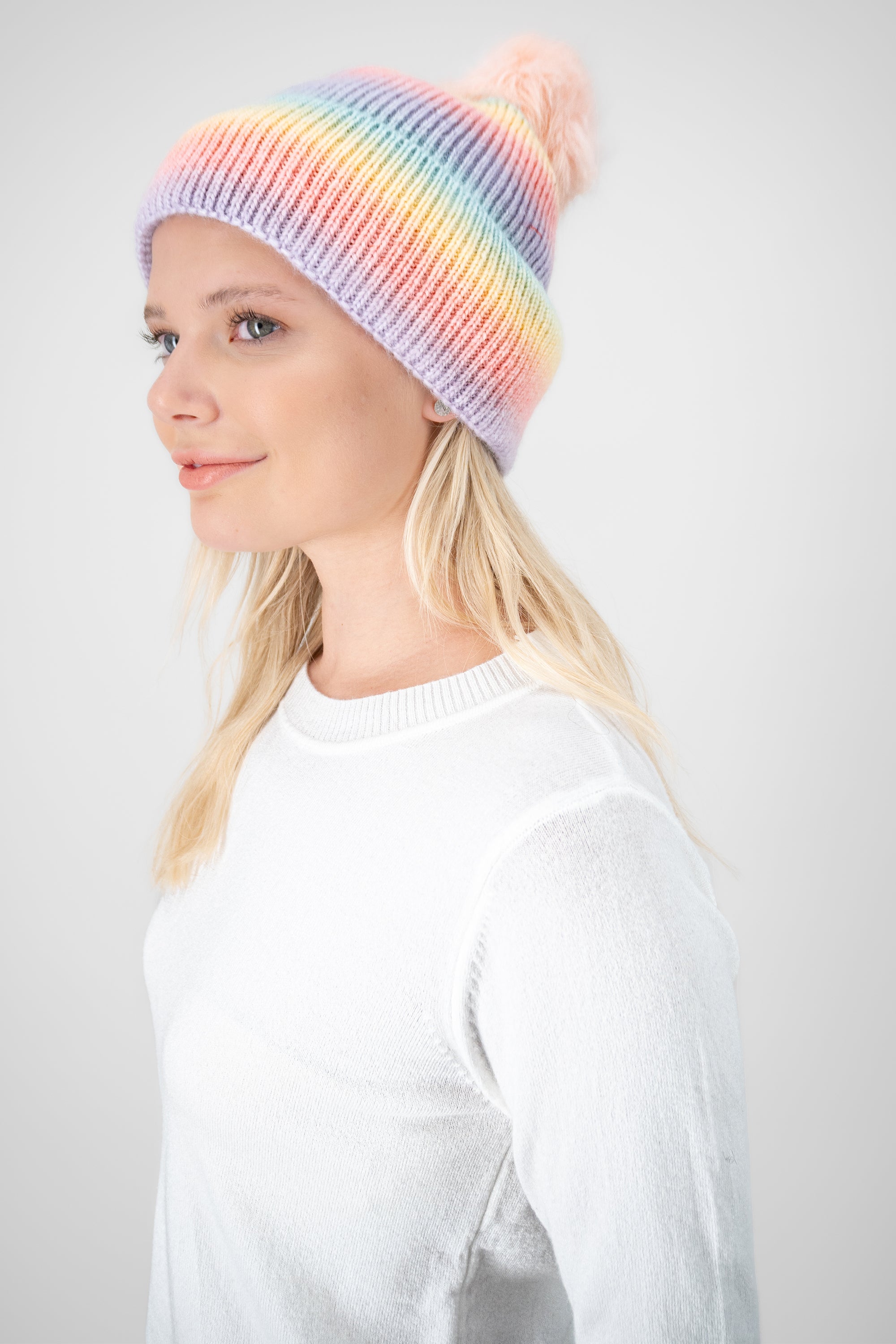 Gorro beanie pompón MULTICOLOR