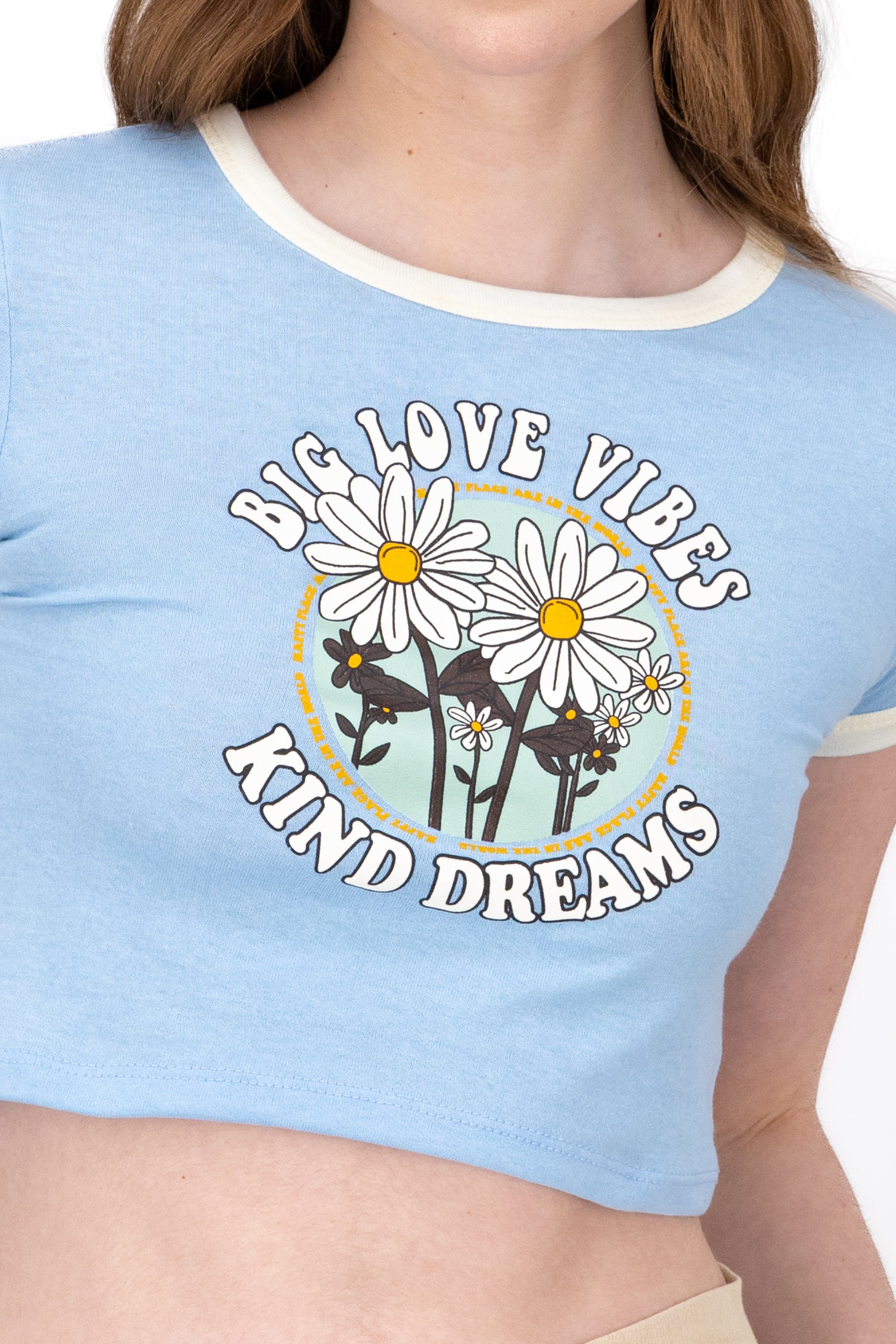 Playera Crop Frase Flores AZUL CIELO