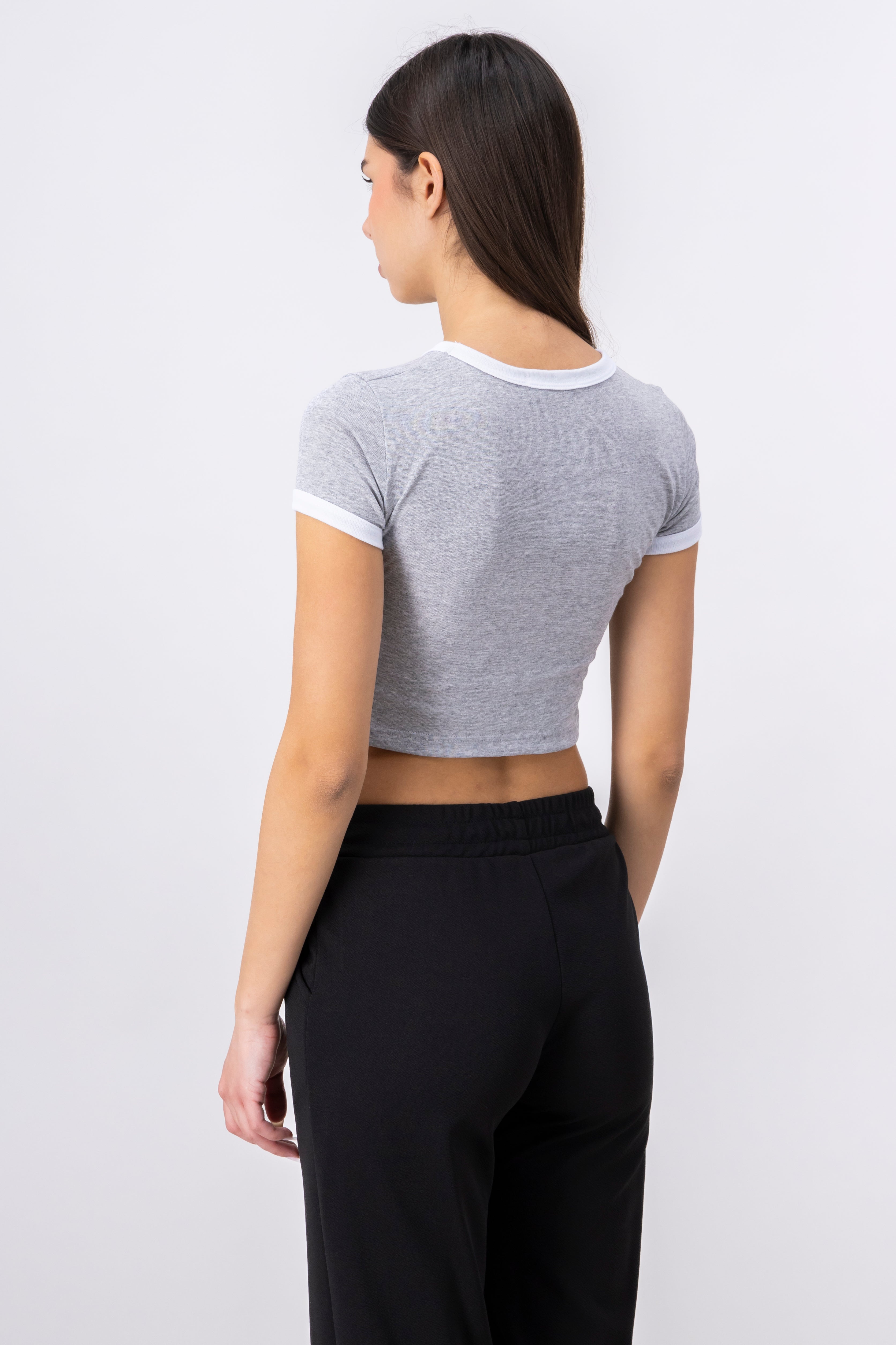 Playera Crop Frase Flores GRIS CLARO