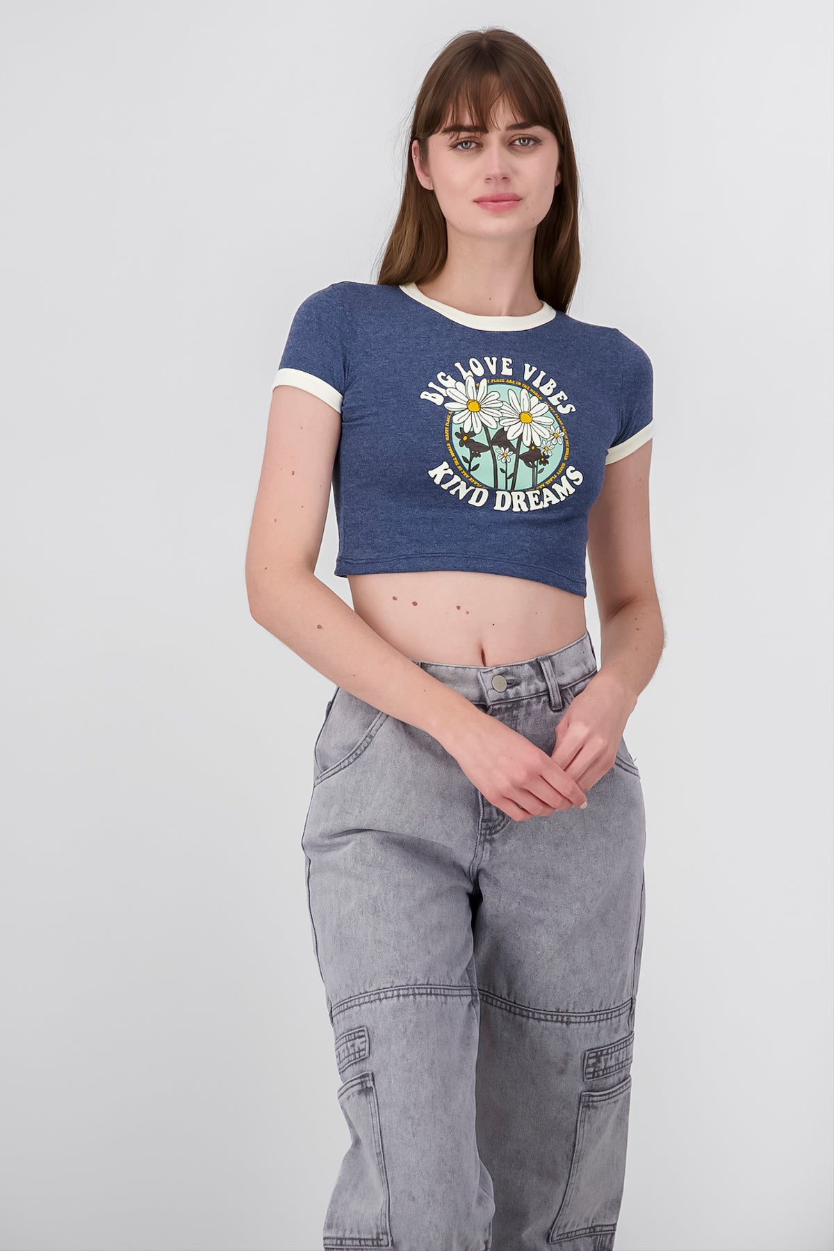 Playera Crop Frase Flores INDIGO