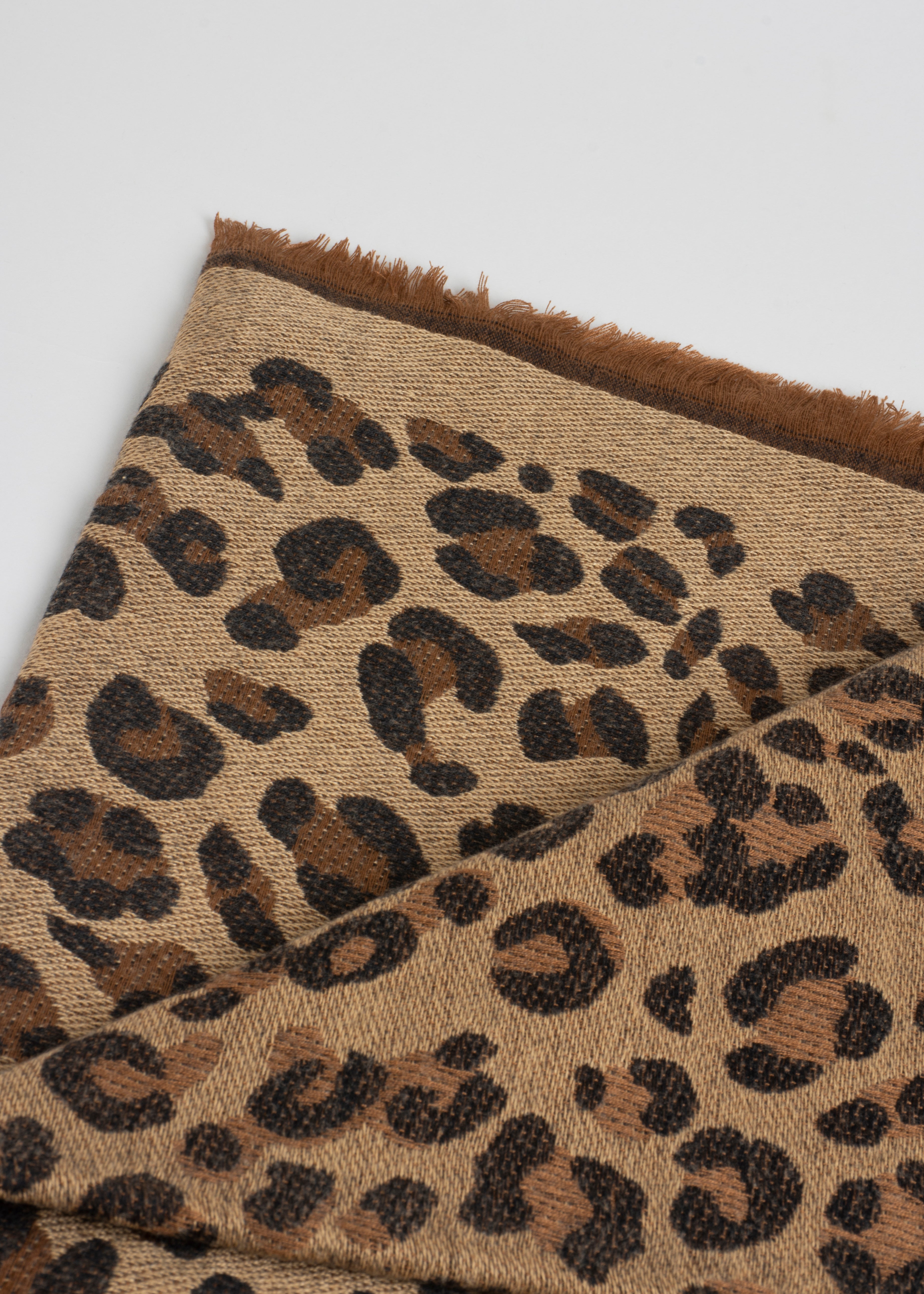 Bufanda animal print flecos CAMELLO