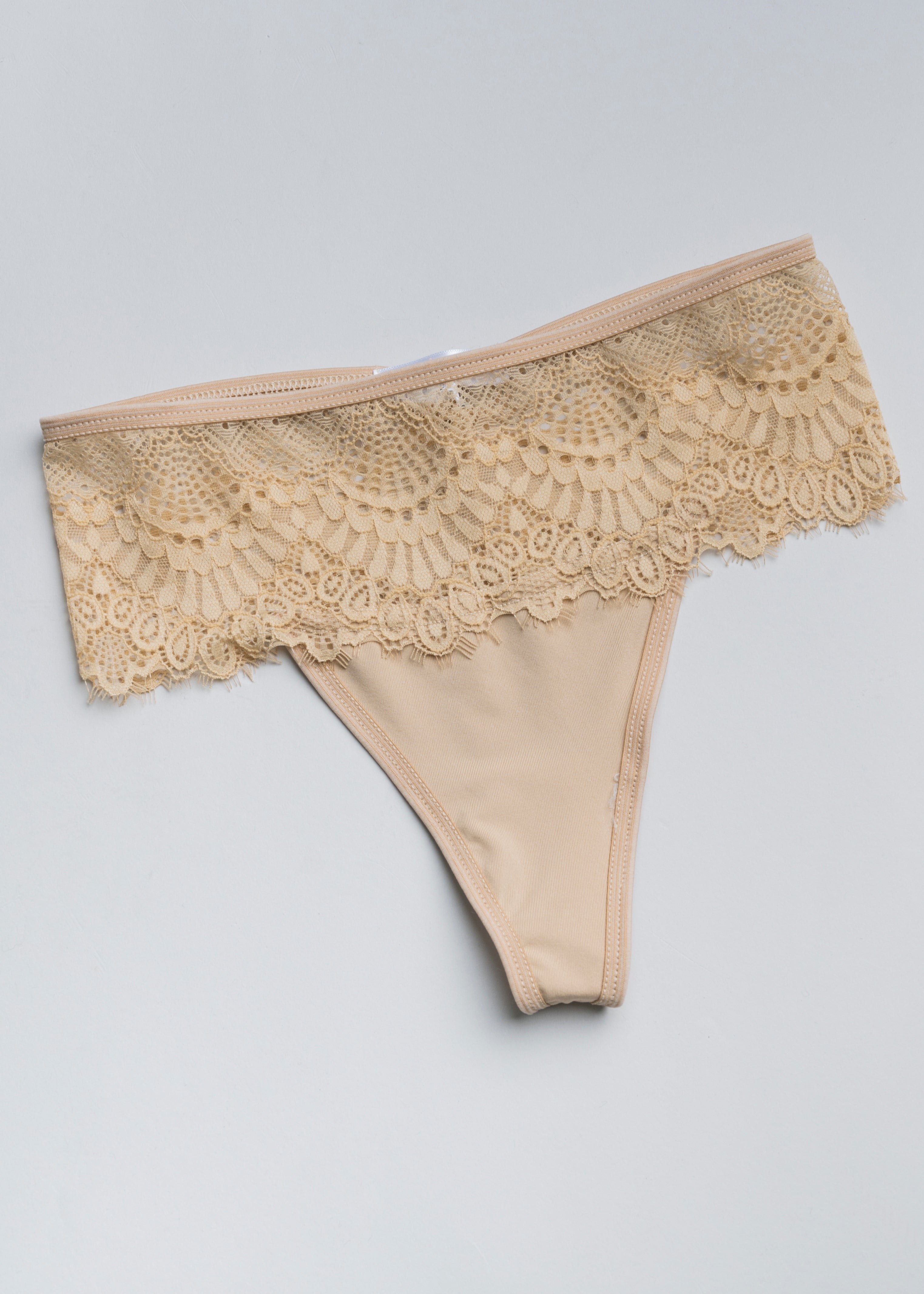 Maxi lace thong Nude