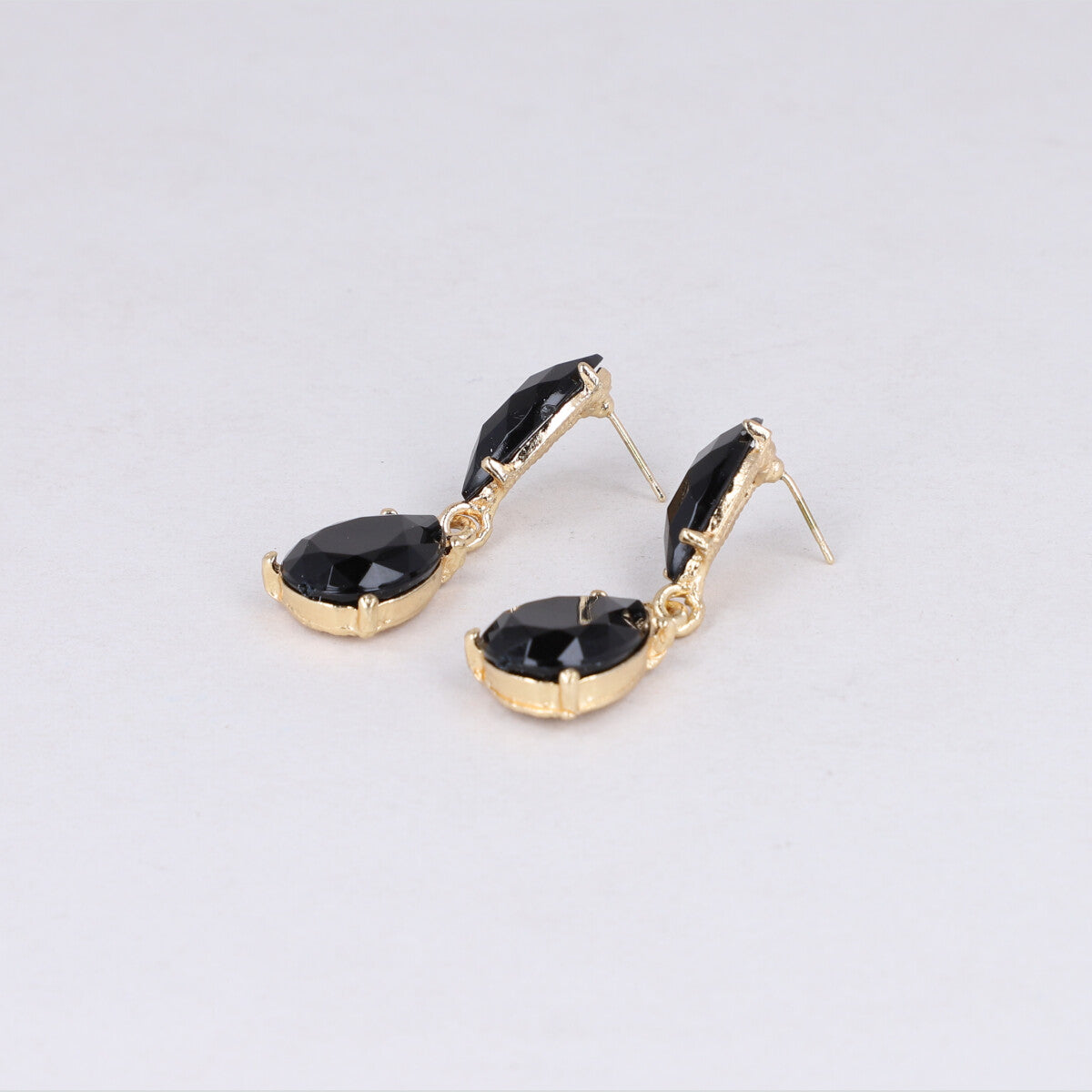 Aretes Cristal Ovalo NEGRO