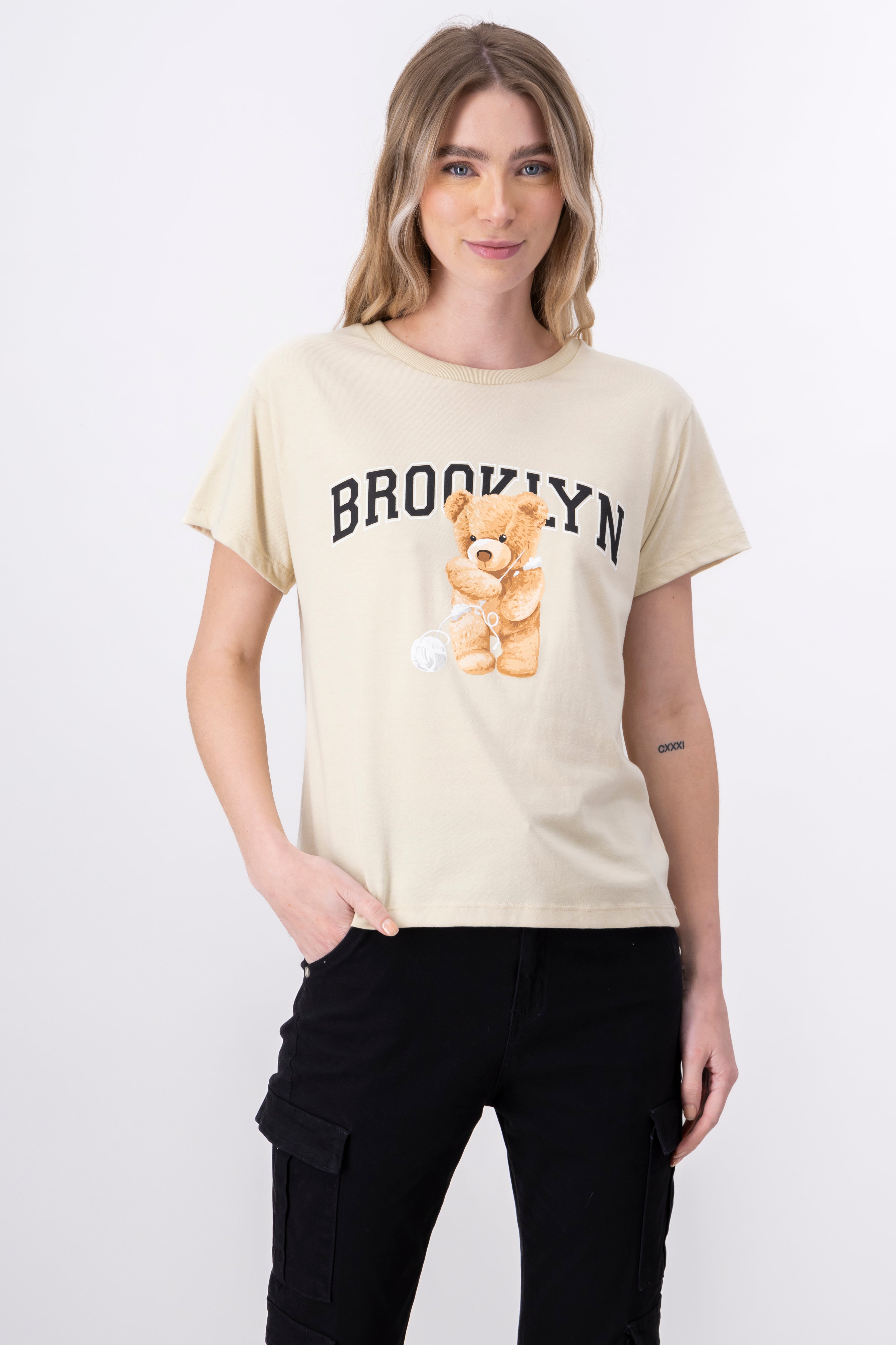 Playera manga corta osito Brooklyn BEIGE
