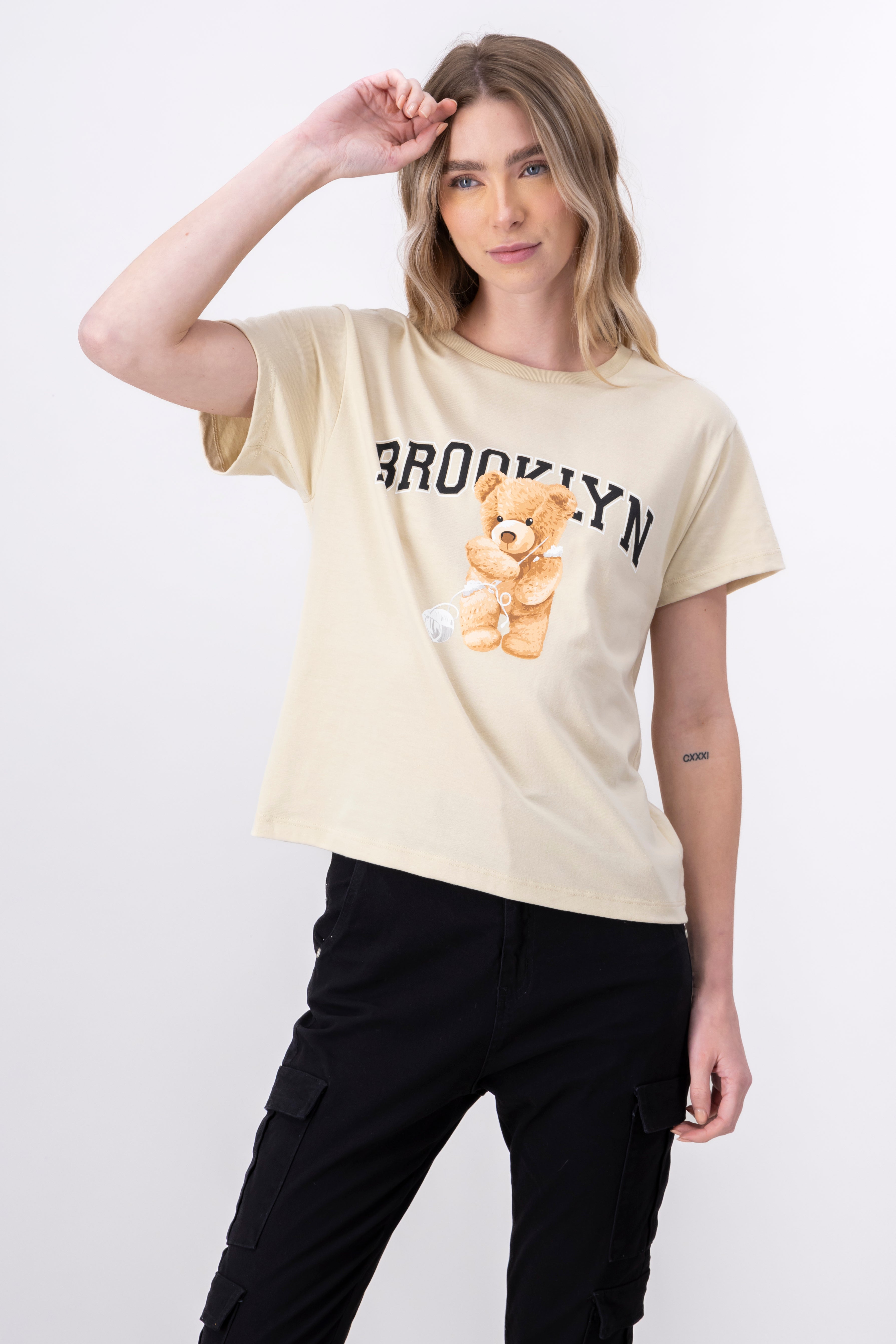 Playera manga corta osito Brooklyn BEIGE
