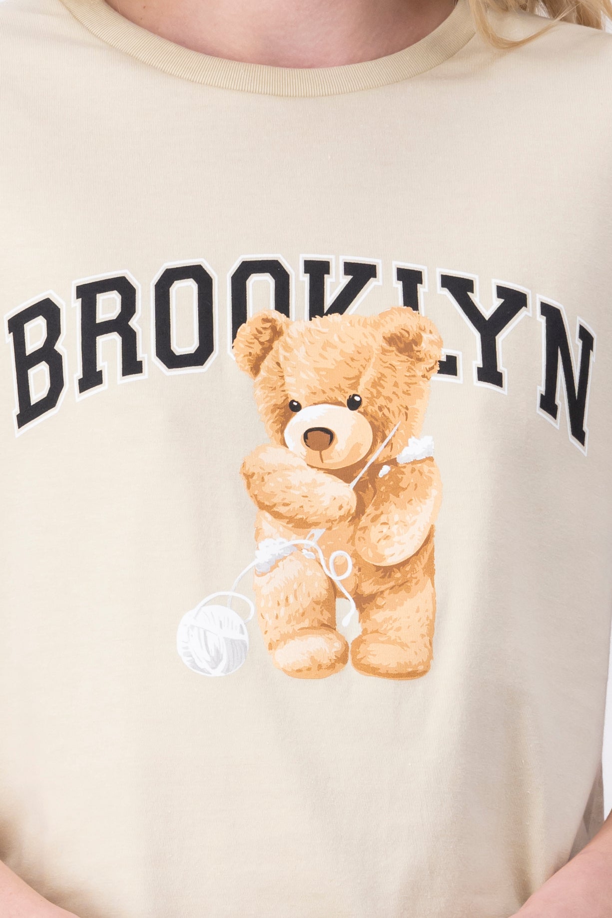 Playera manga corta osito Brooklyn BEIGE
