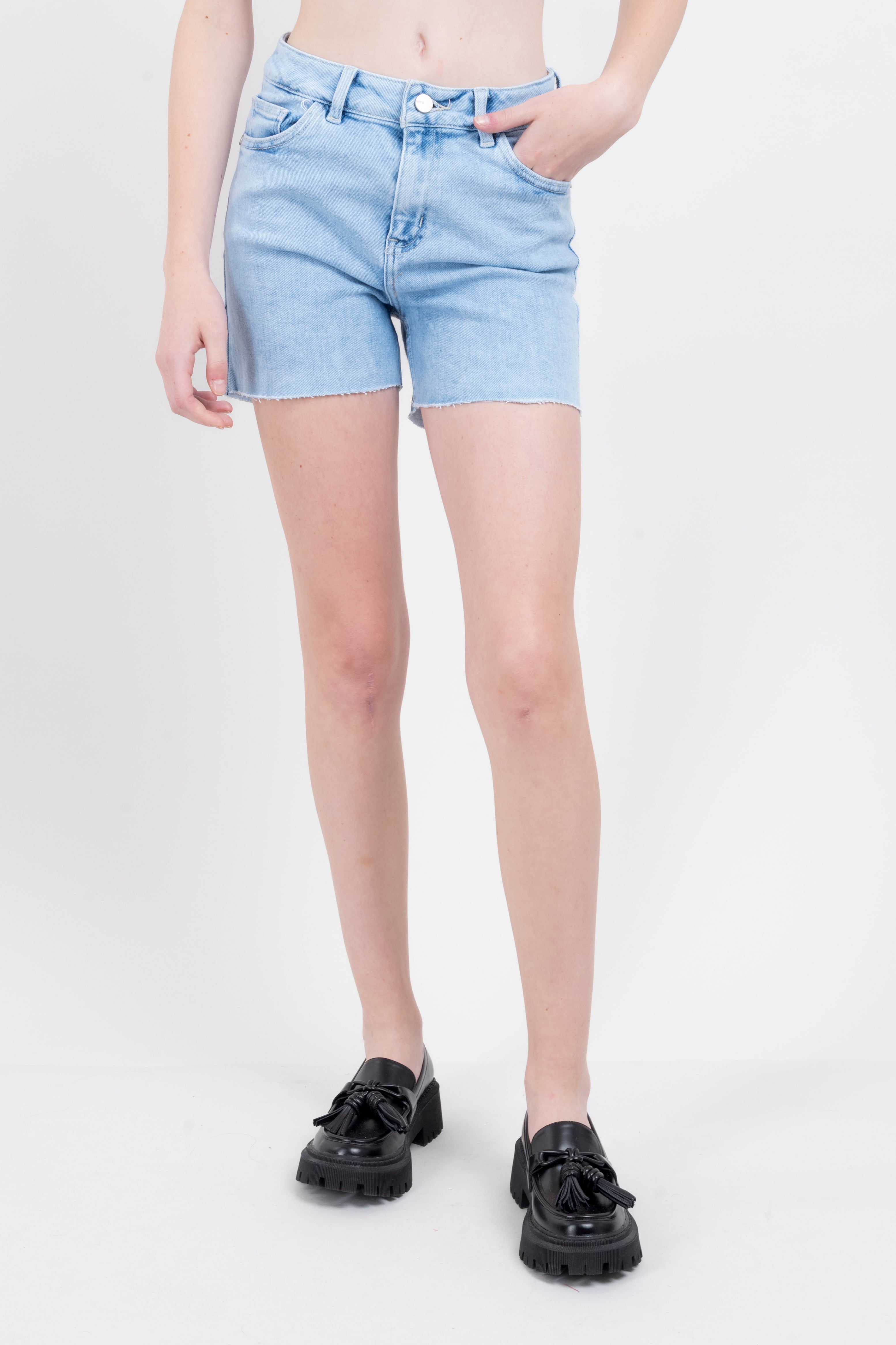 Short denim fringes low Light Wash