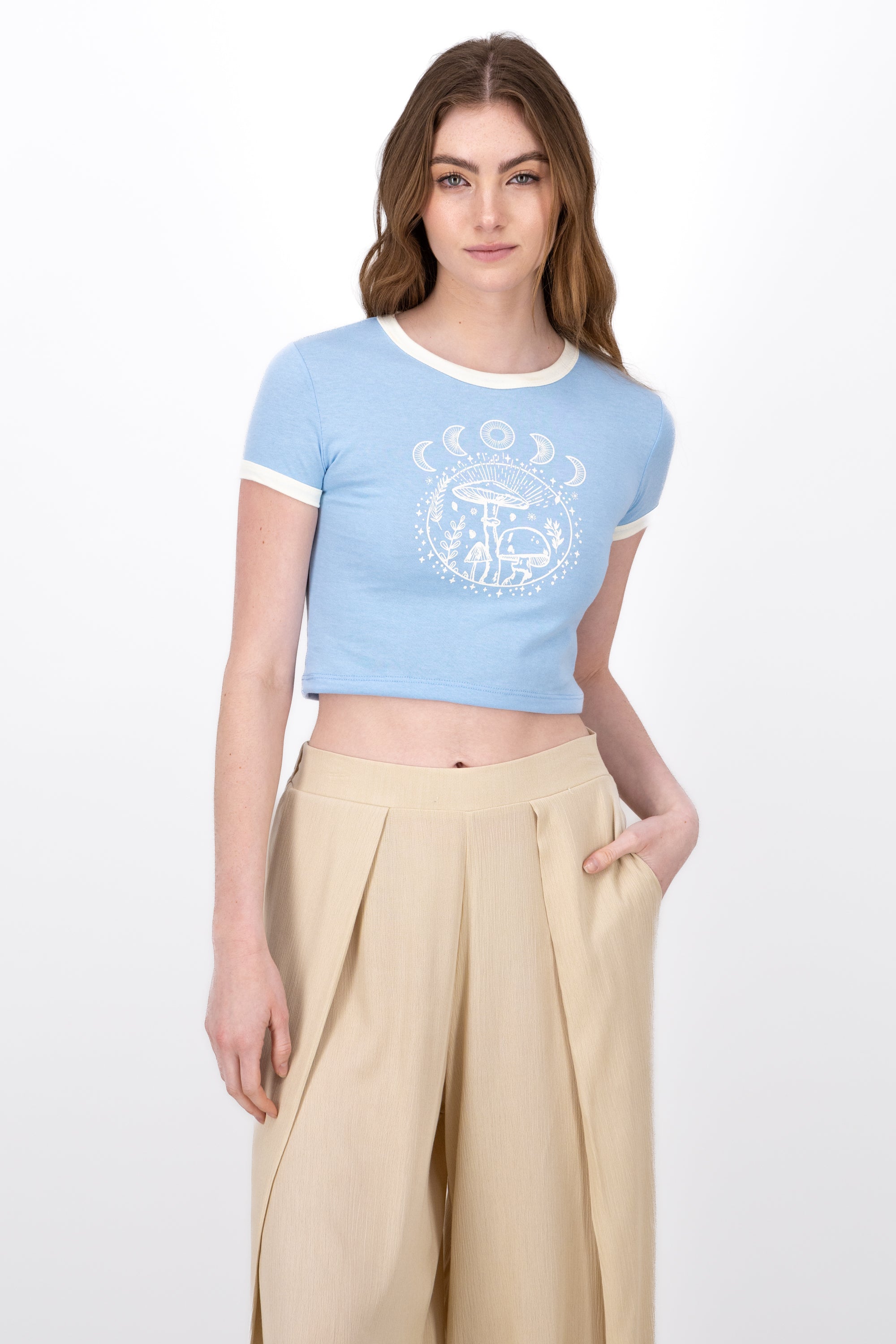 Playera Crop Hongos Lunas AZUL CIELO