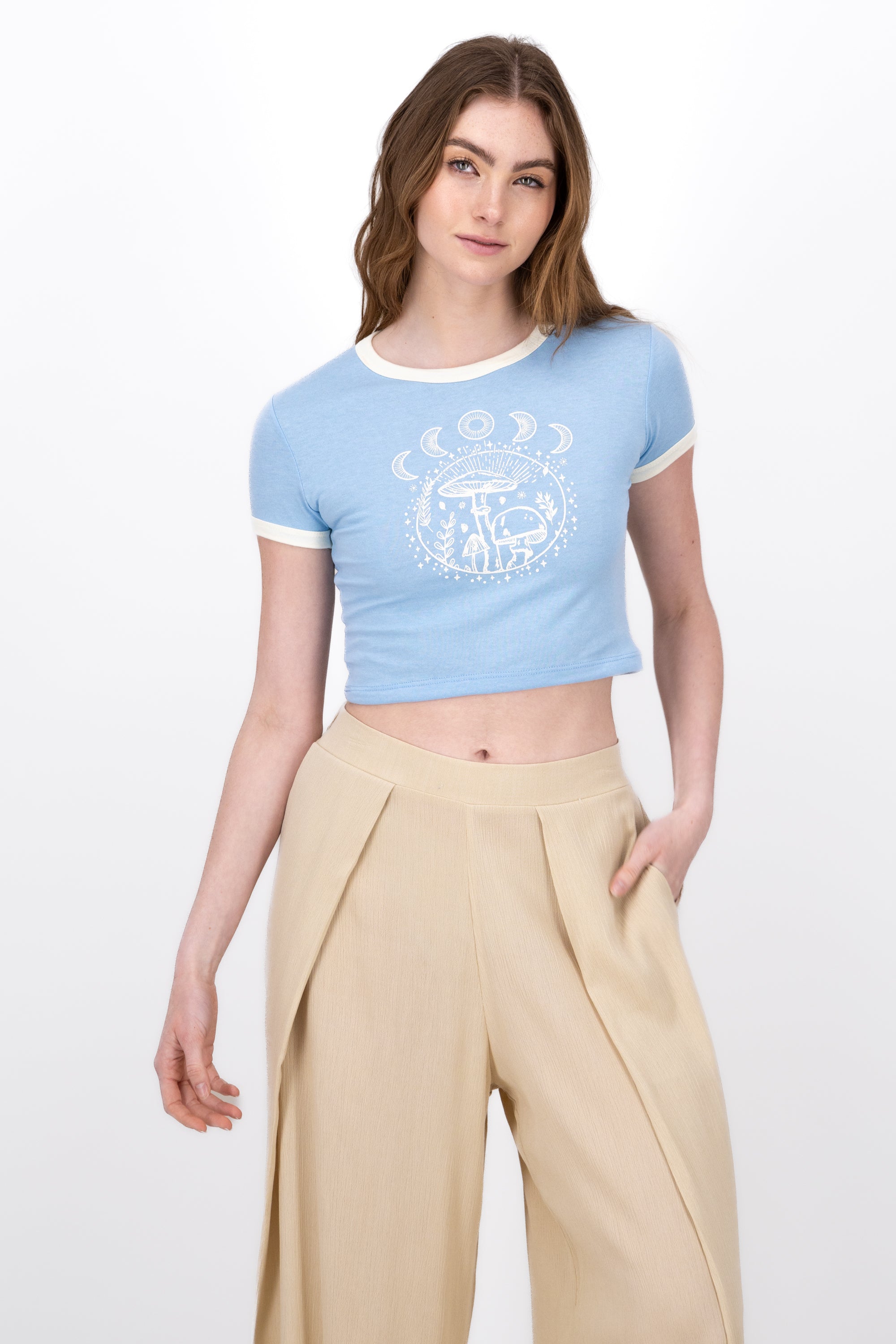 Playera Crop Hongos Lunas AZUL CIELO