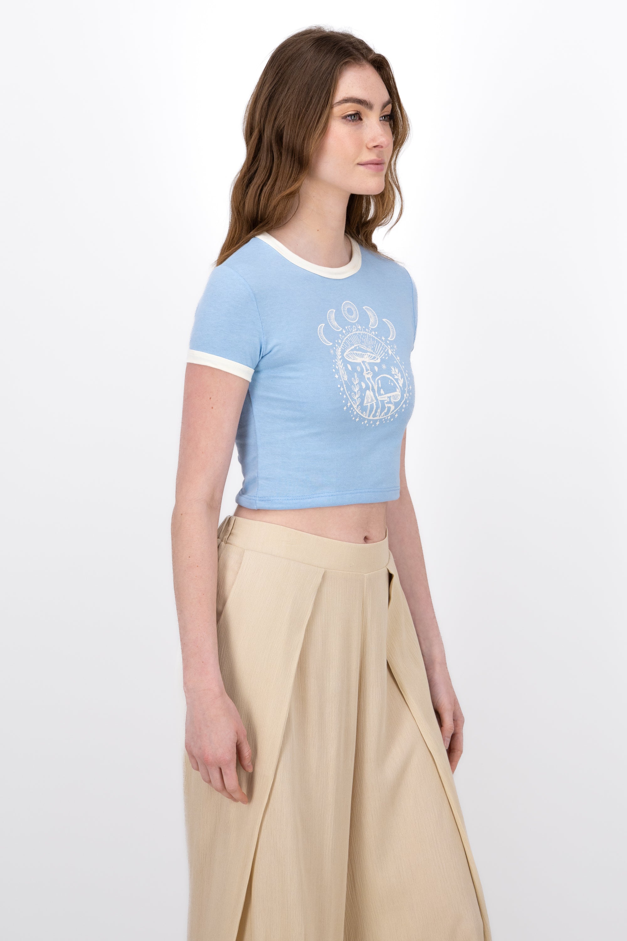 Playera Crop Hongos Lunas AZUL CIELO