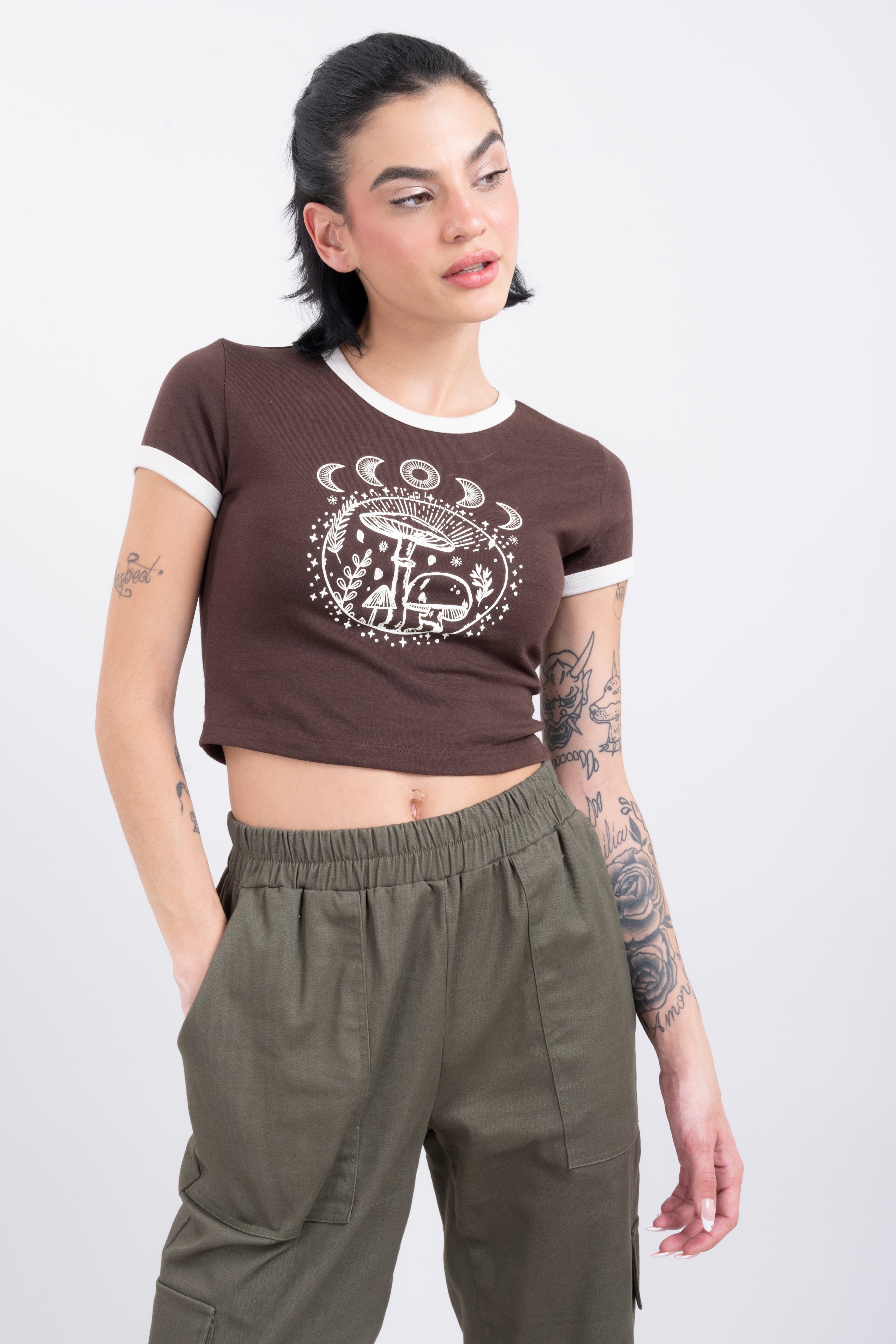 Playera Crop Hongos Lunas CAFE COMBO