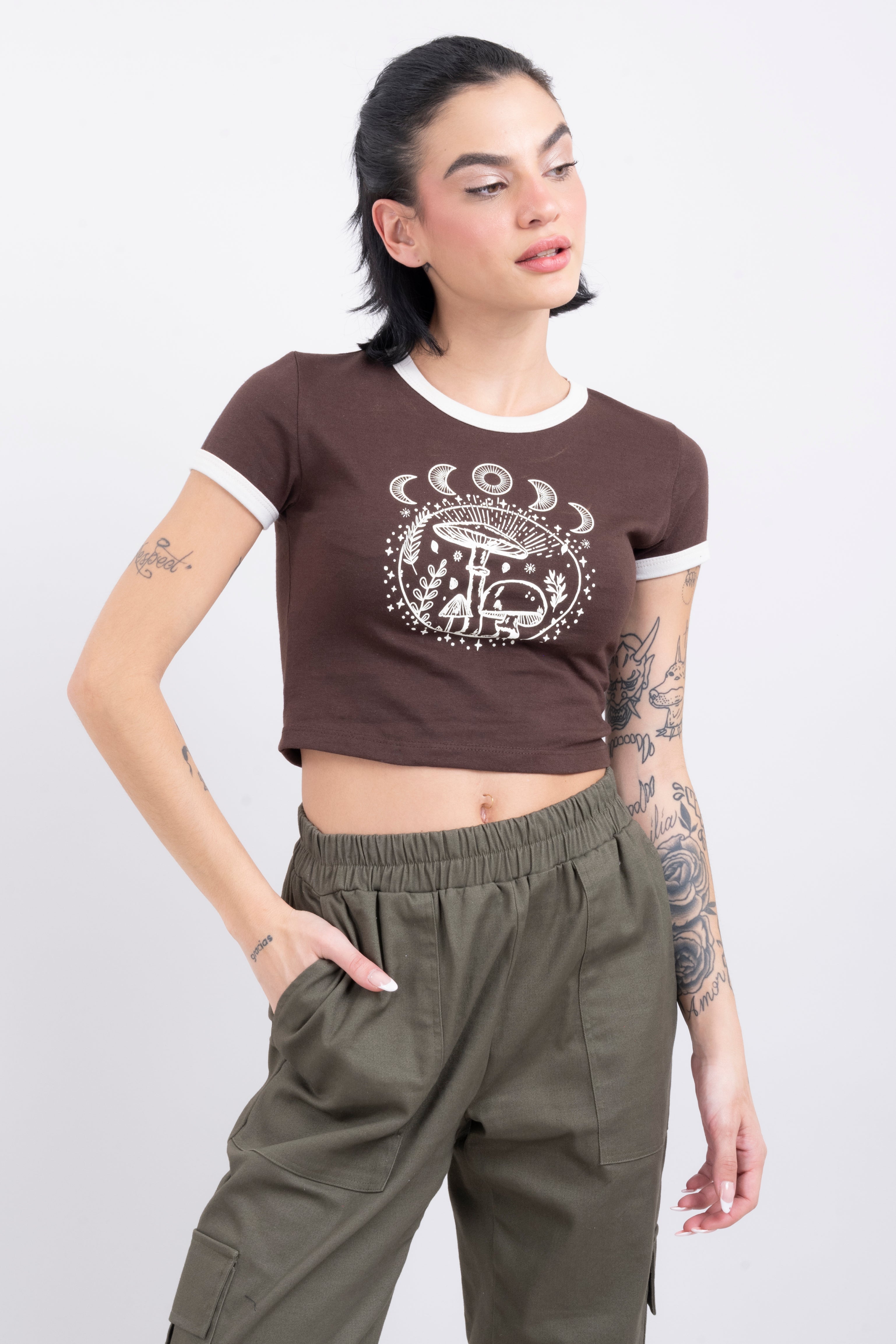 Playera Crop Hongos Lunas CAFE COMBO