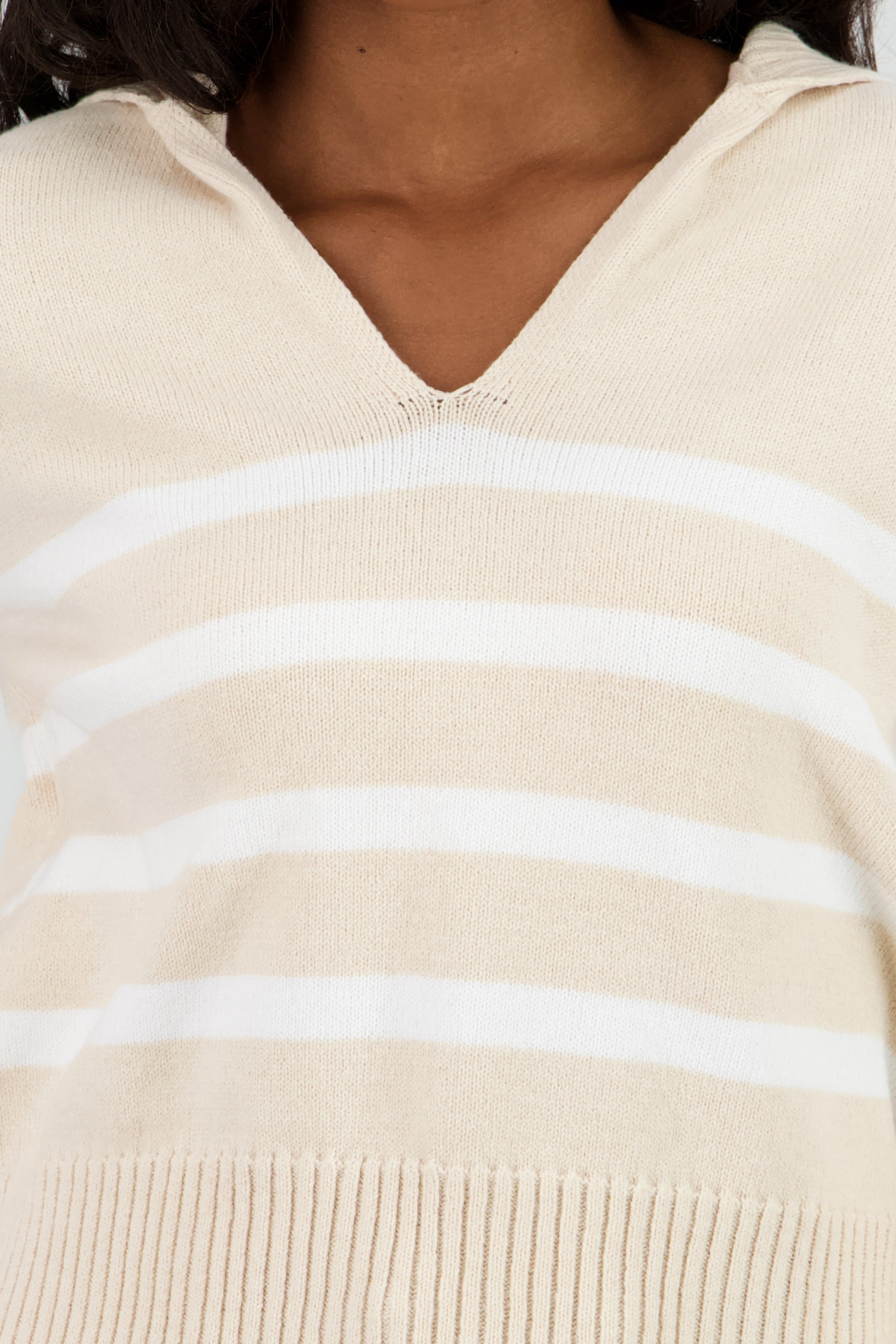 Suéter cuello polo rayas BEIGE