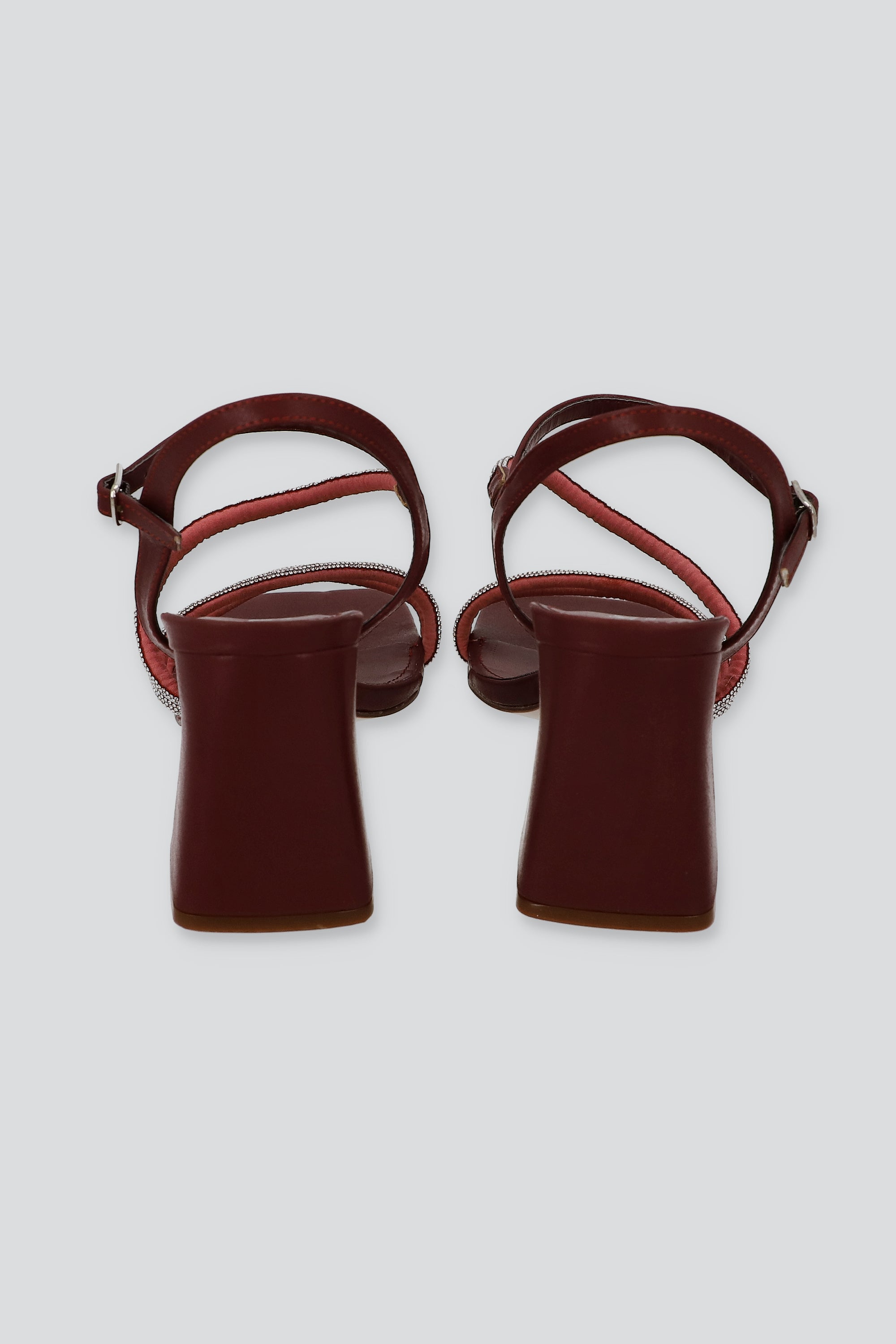 Tacón Pirámide Tiras Brillos VINO