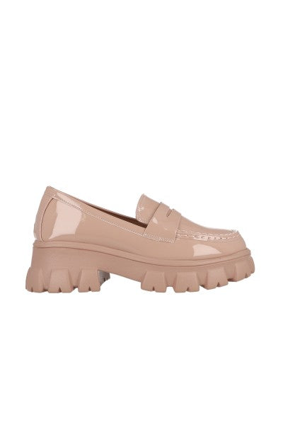 Loafer charol suela dentada NUDE