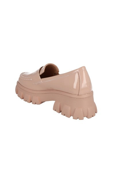 Loafer charol suela dentada NUDE