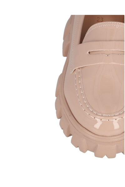 Loafer charol suela dentada NUDE