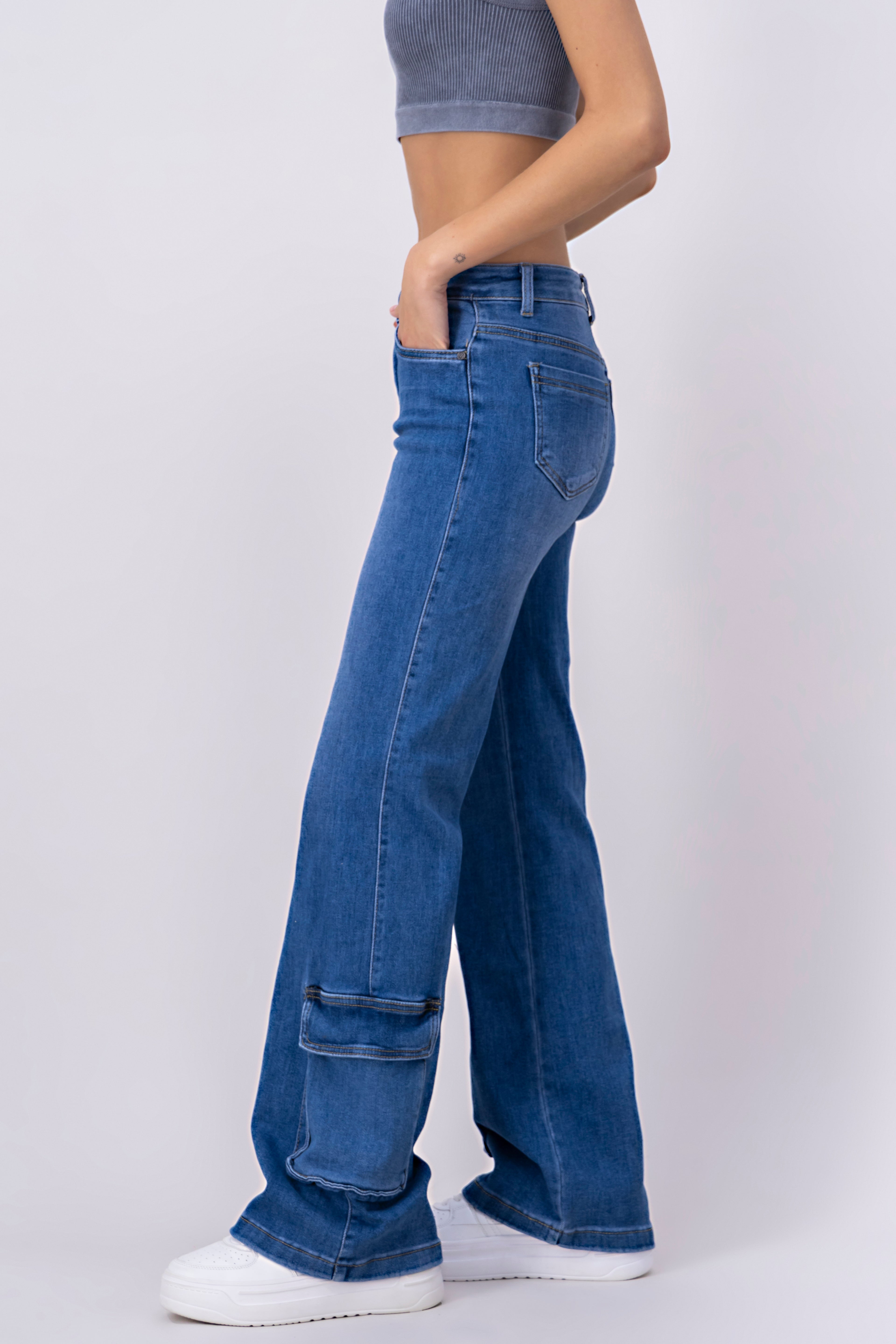 Jeans cargo wide leg de mezclilla MEDIUM WASH