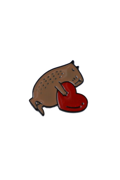 Pin capibara corazón ROJO