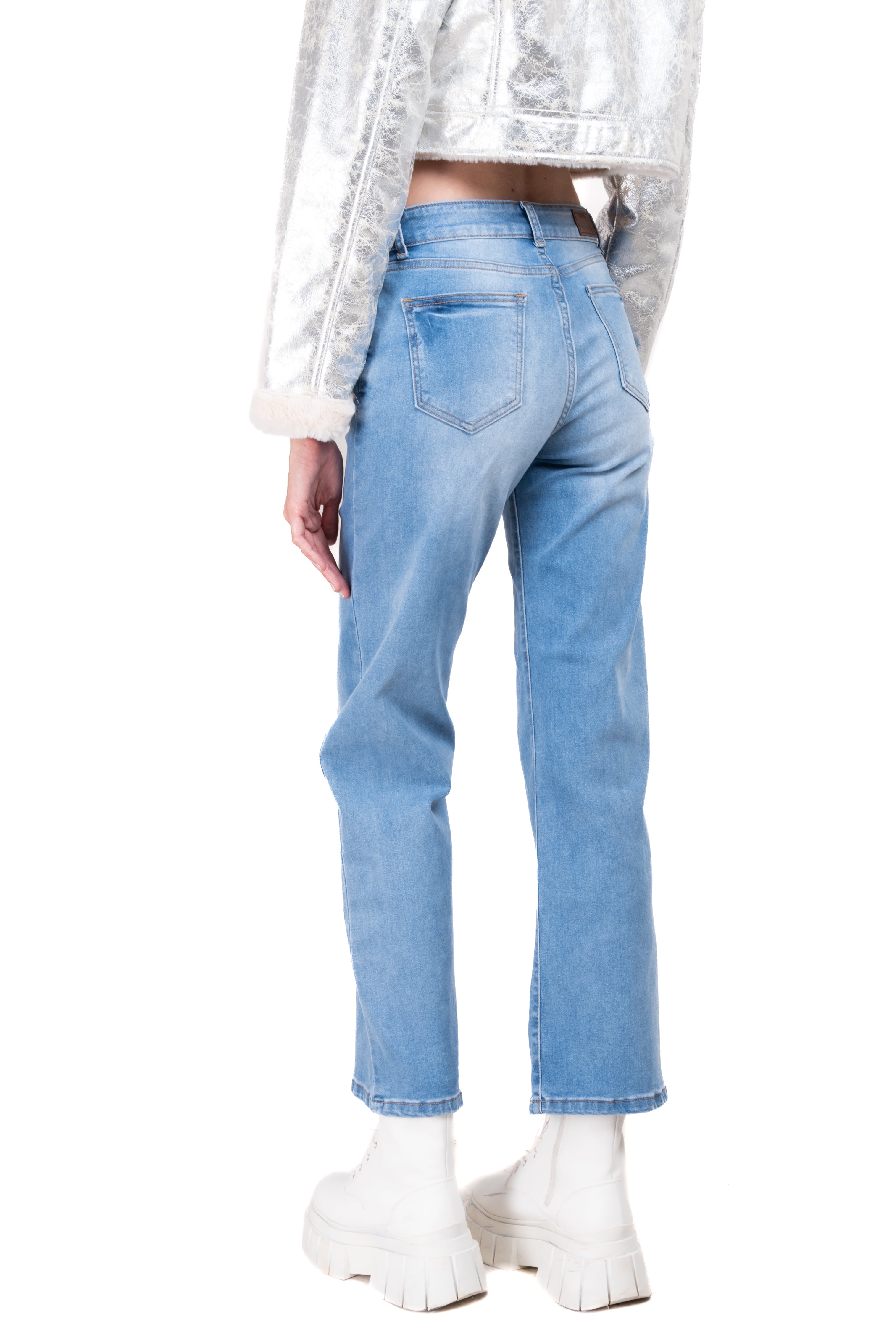 Straight Jeans worn Light Wash