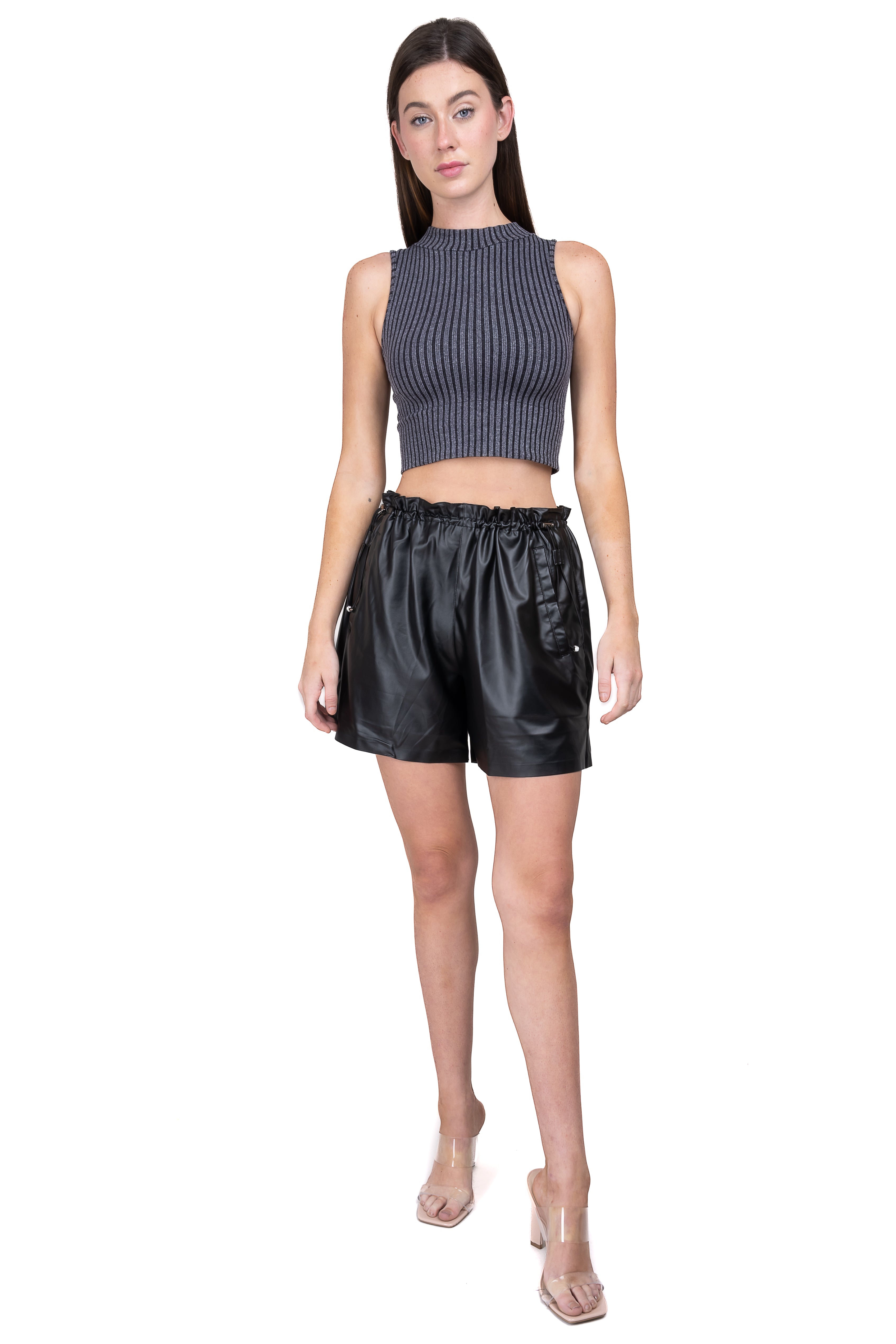 Short amplio efecto piel bolsillos NEGRO