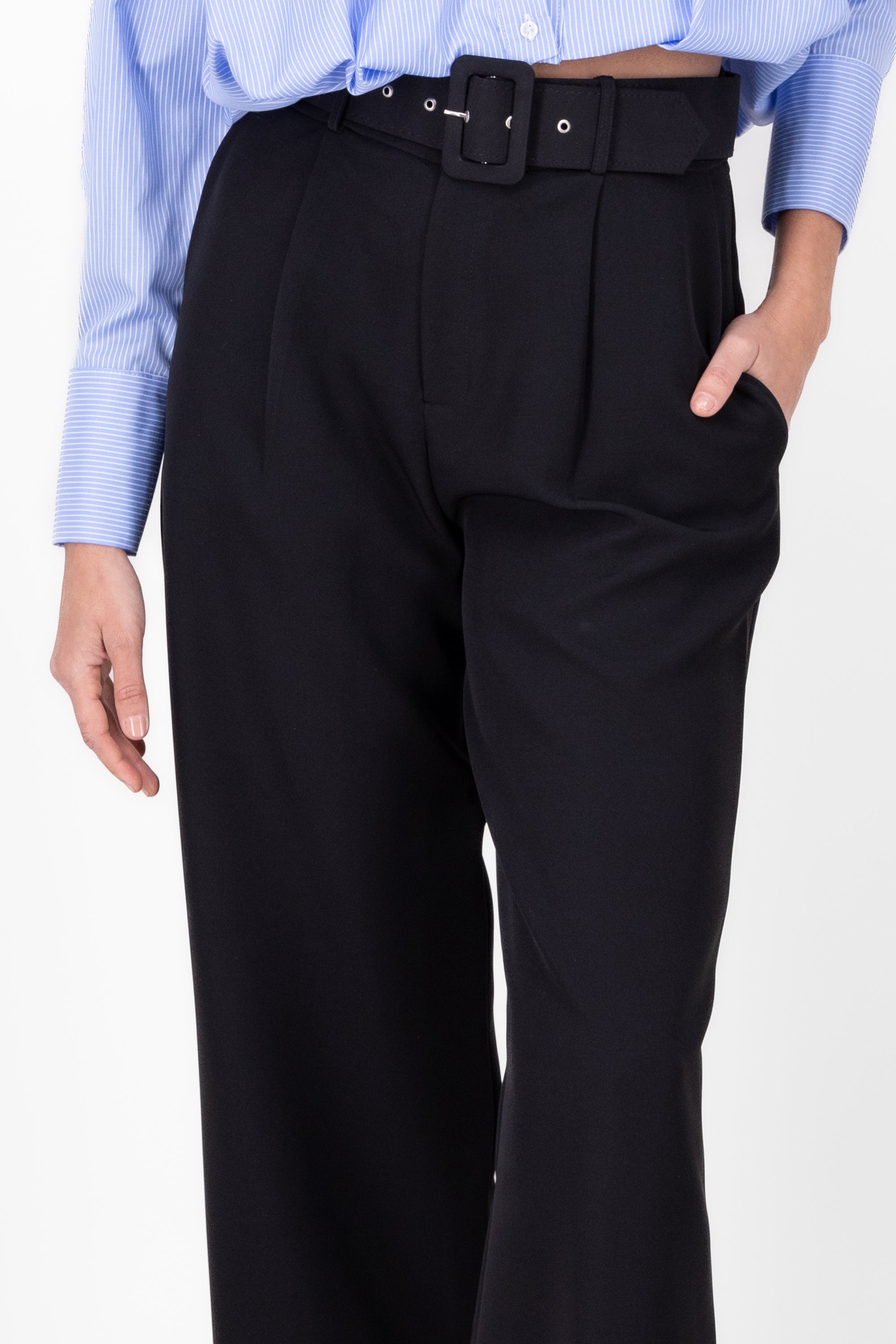 Pantalon Liso Cinturon NEGRO
