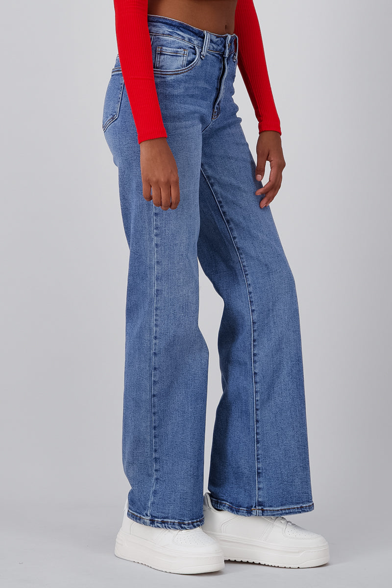 Straight Jeans Caja Media Light Wash