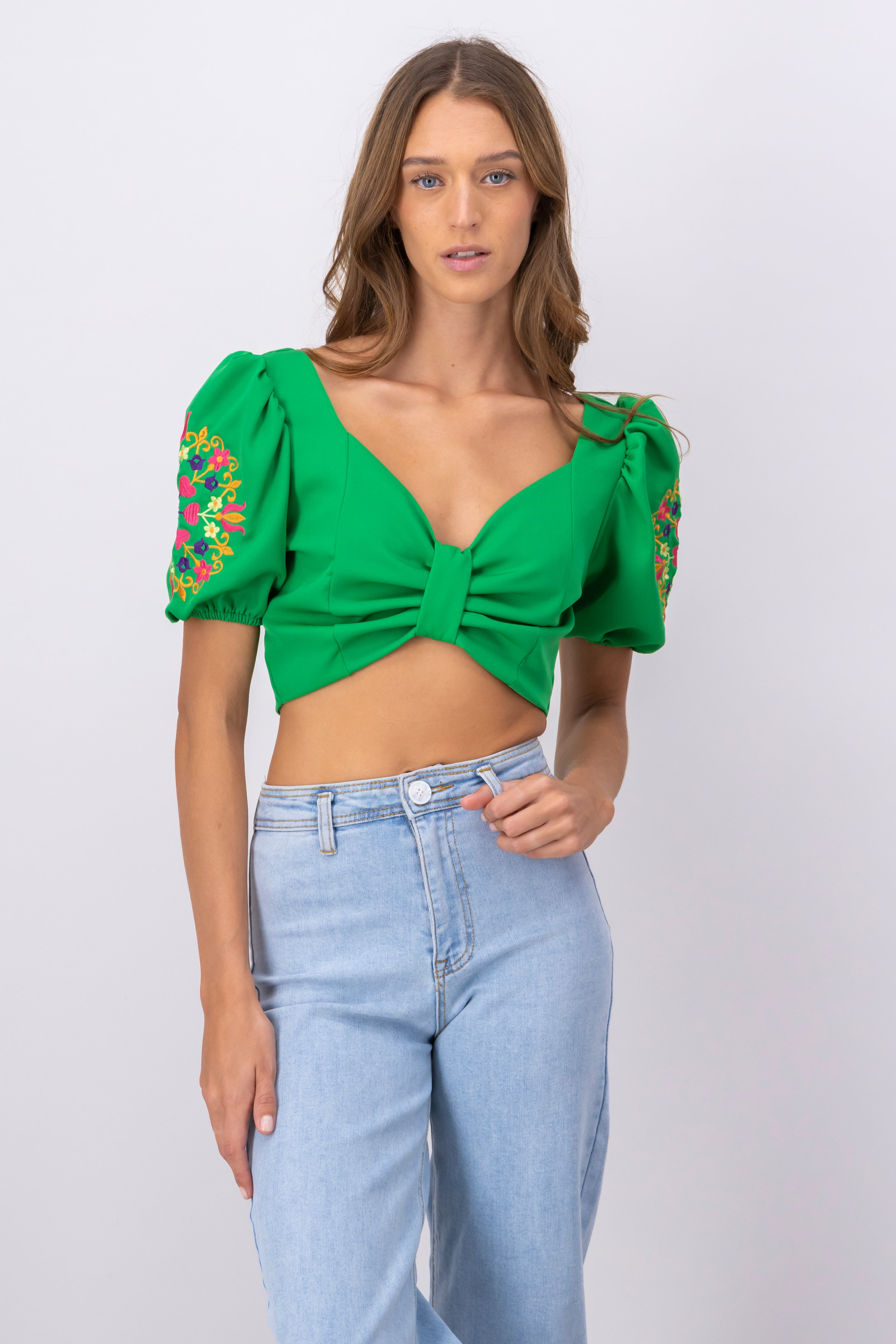 Top crop manga bordada VERDE