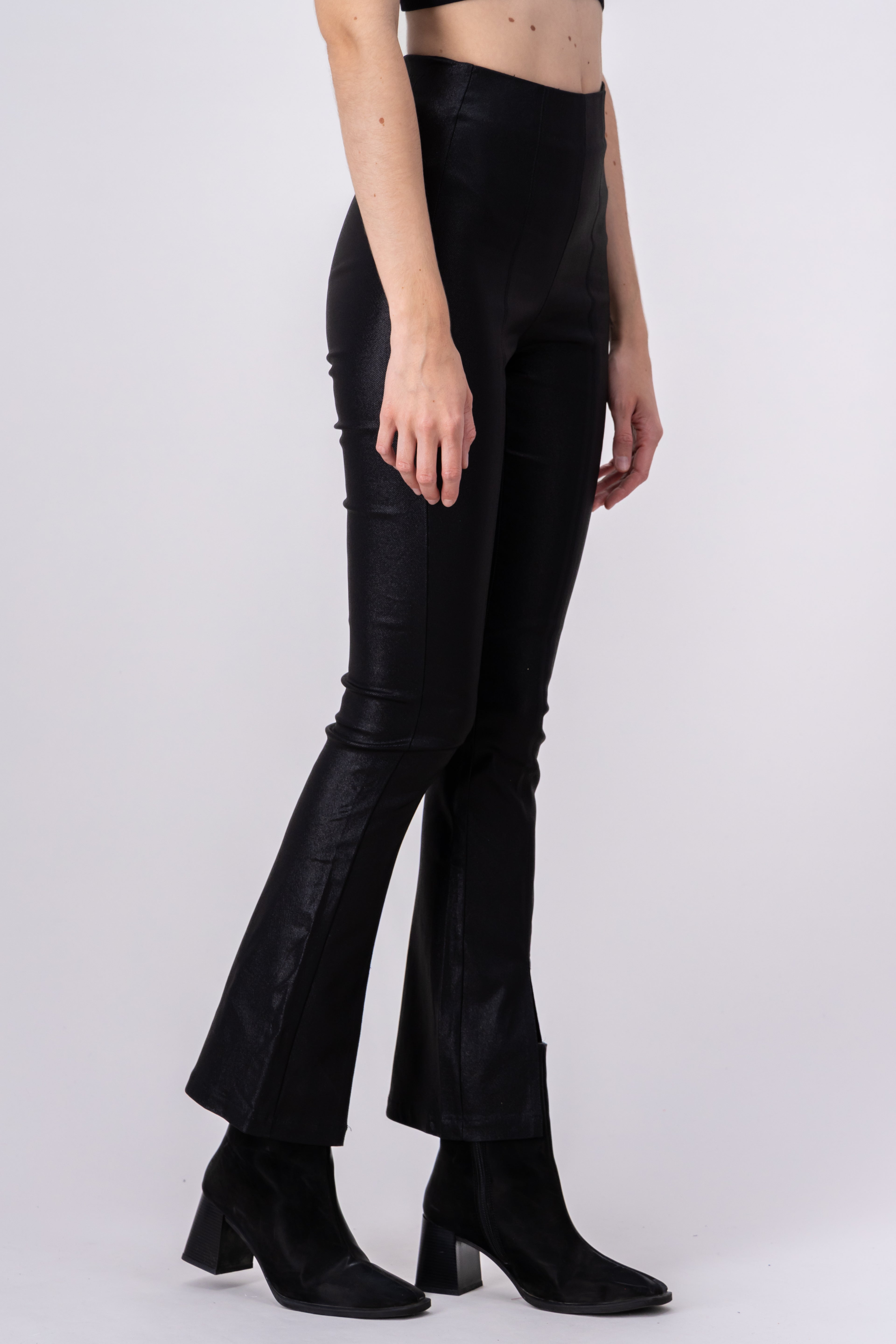 Pantalon flare metalizado NEGRO