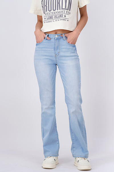 Flare jeans. Light Wash