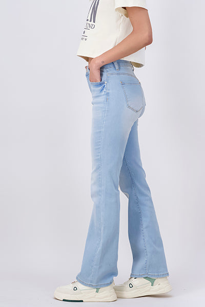 Flare jeans. Light Wash