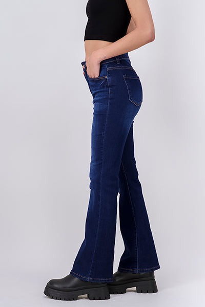 Flare jeans. Dark Wash