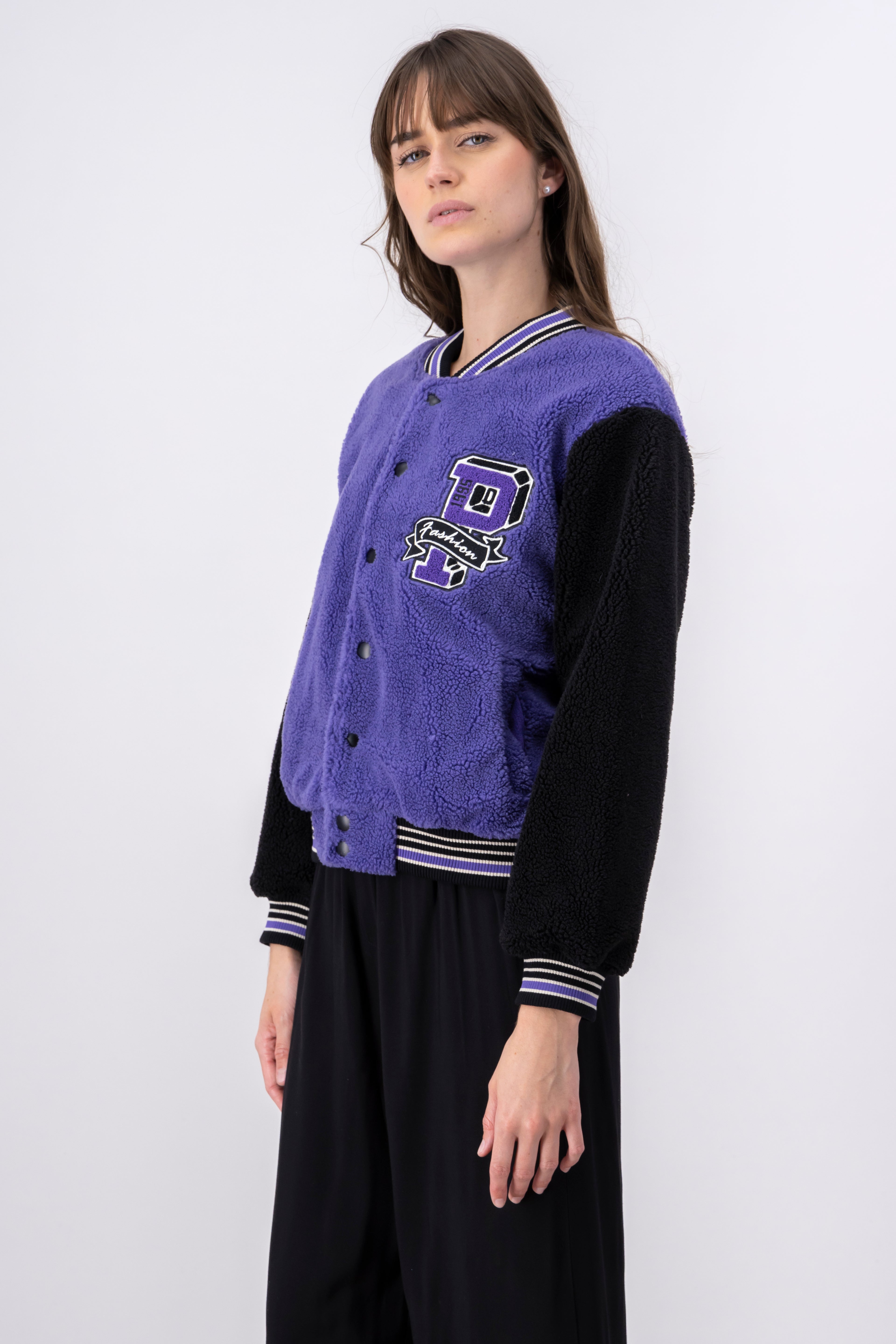 Chamarra bomber peluche parche MORADO COMBO