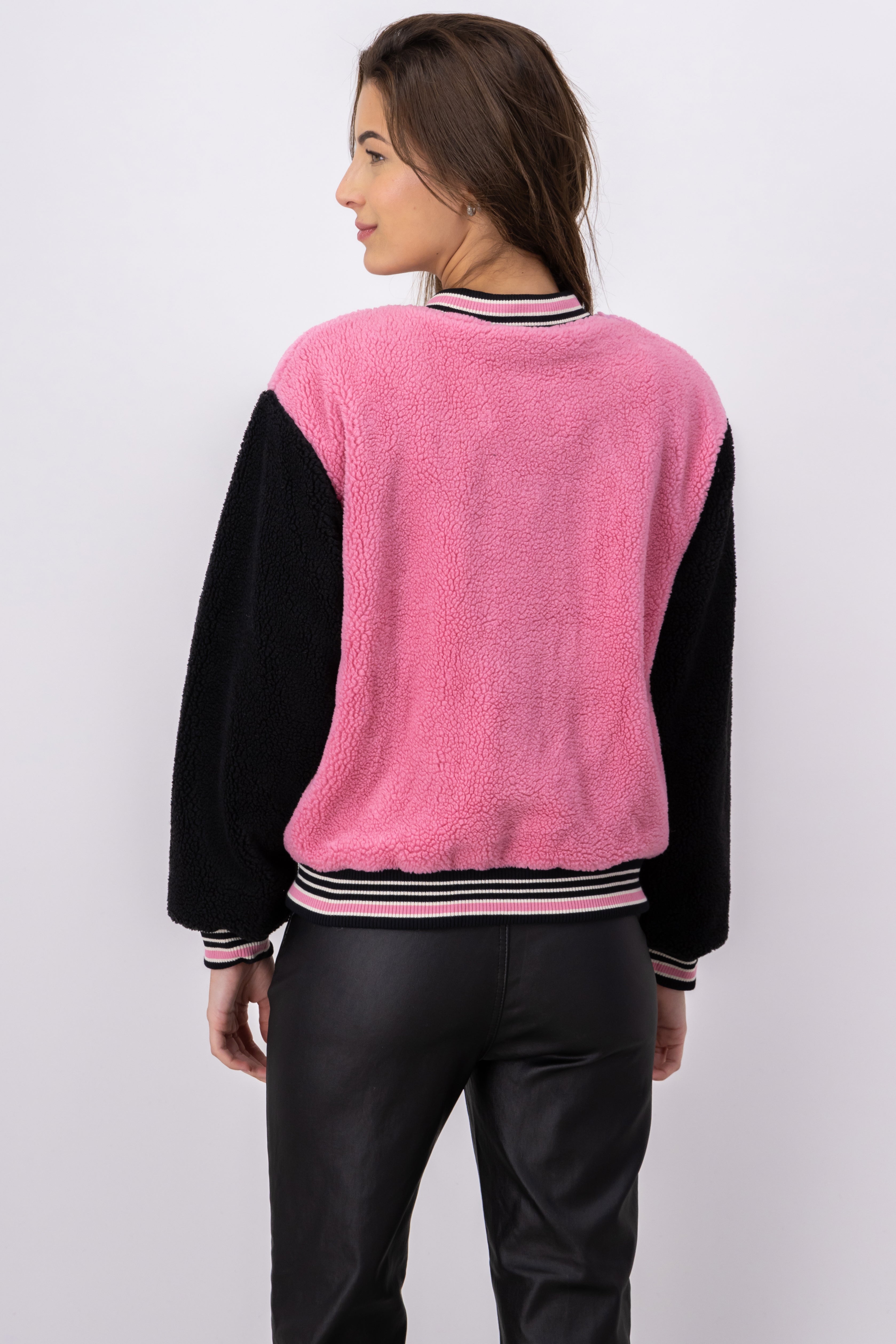 Chamarra bomber peluche parche ROSA COMBO