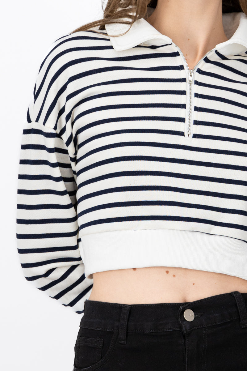 CROP Sweatshirt Rayas with Pole neck closure White Combo