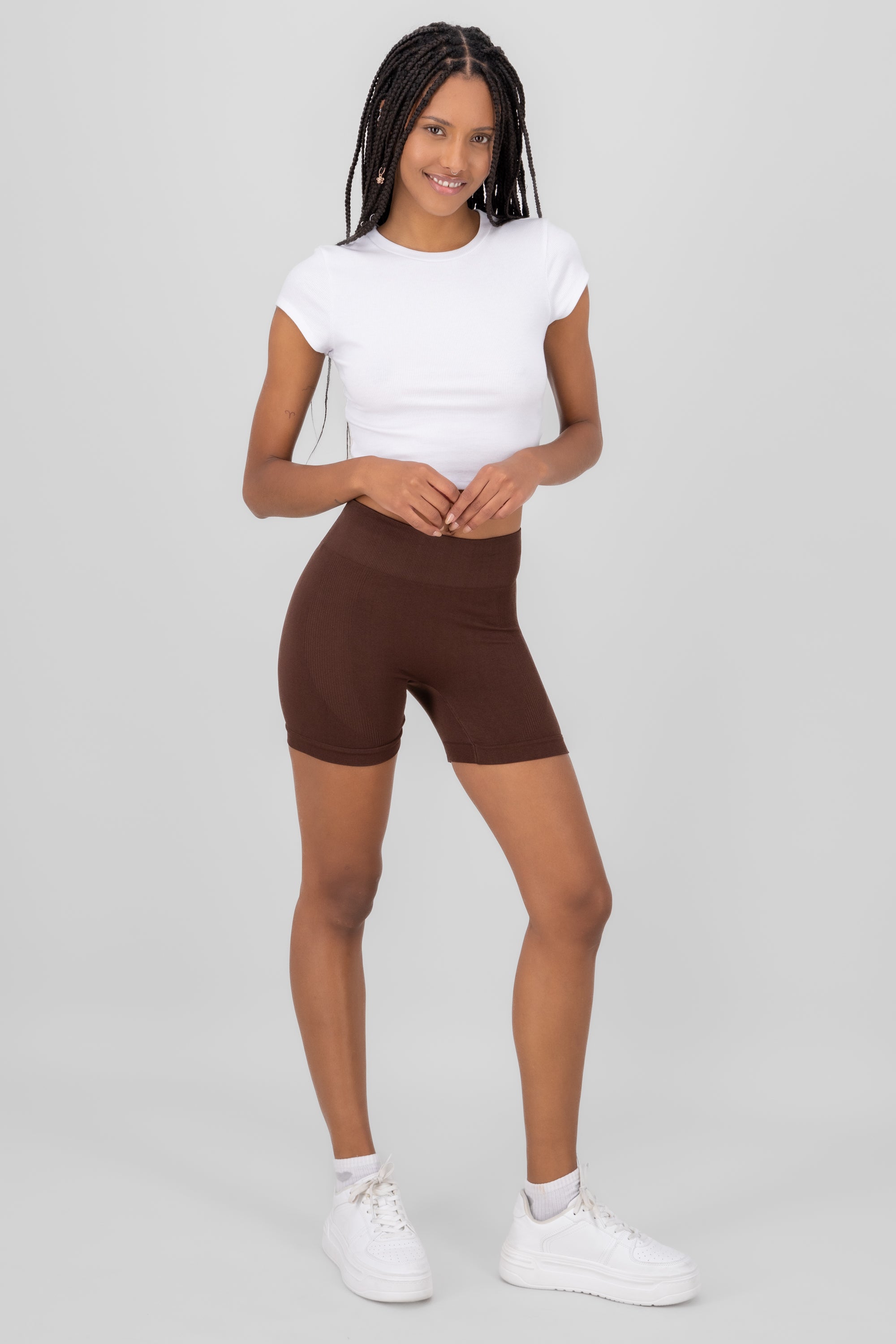 Short Biker Cintura Ancha Liso CHOCOLATE