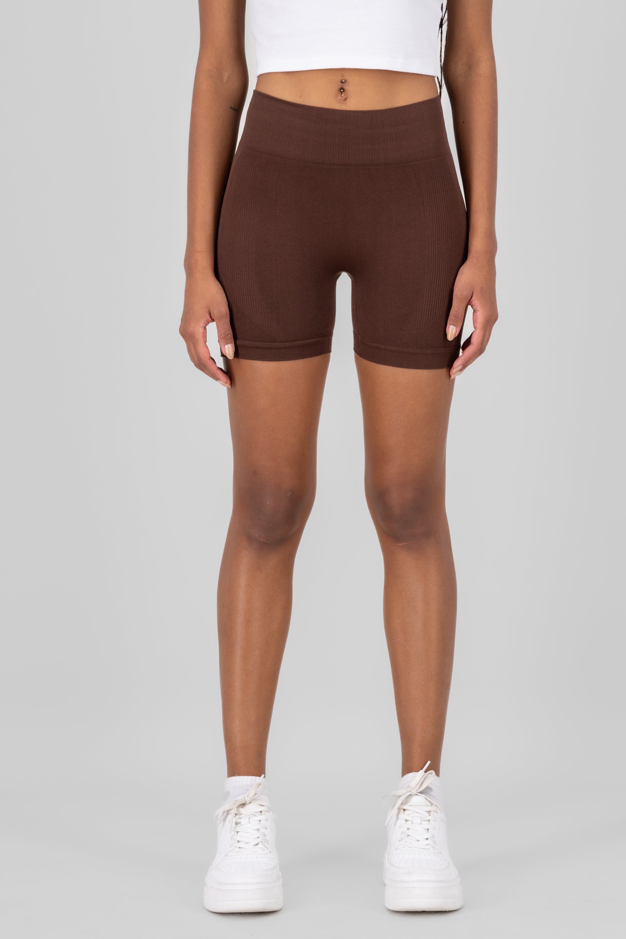 Short Biker Cintura Ancha Liso CHOCOLATE