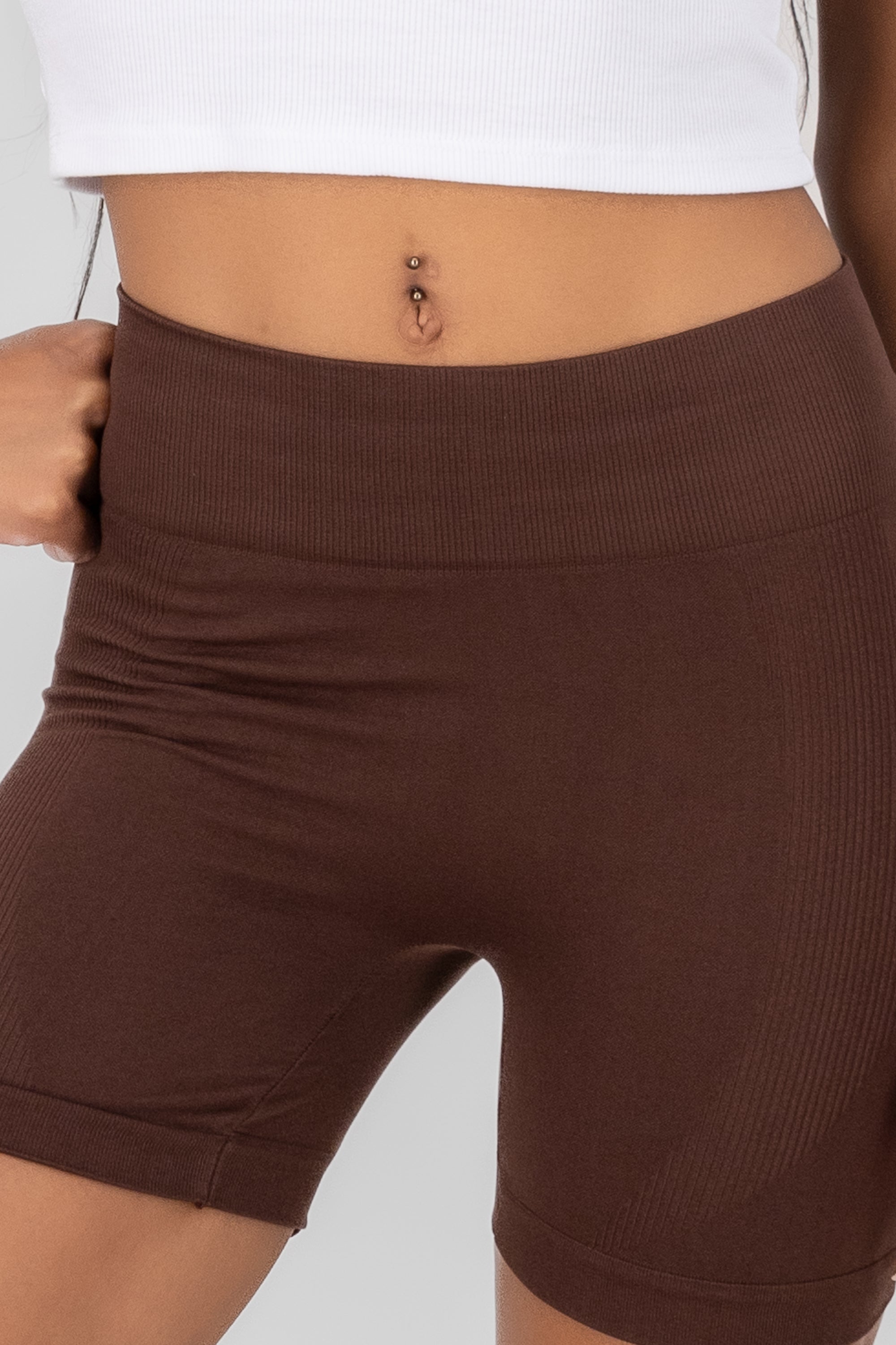 Short Biker Cintura Ancha Liso CHOCOLATE