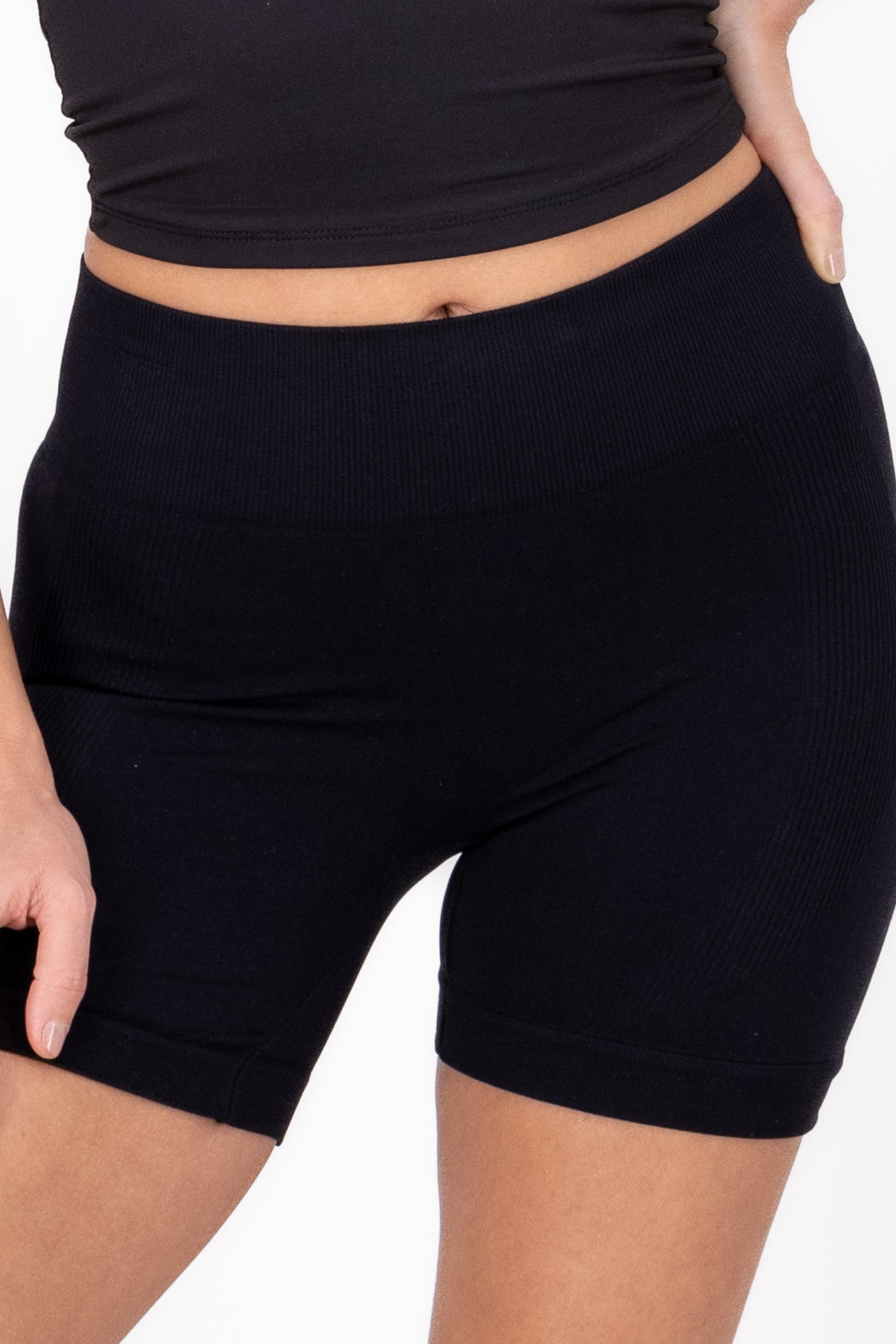 Short Biker Cintura Ancha Liso NEGRO