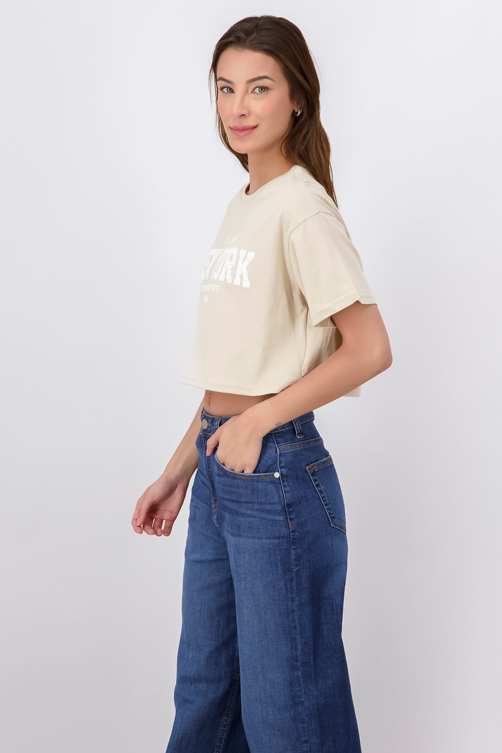 Playera crop boxy Nueva York BEIGE