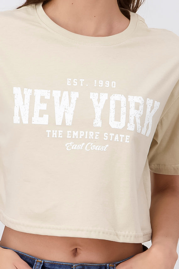 Playera crop boxy Nueva York BEIGE