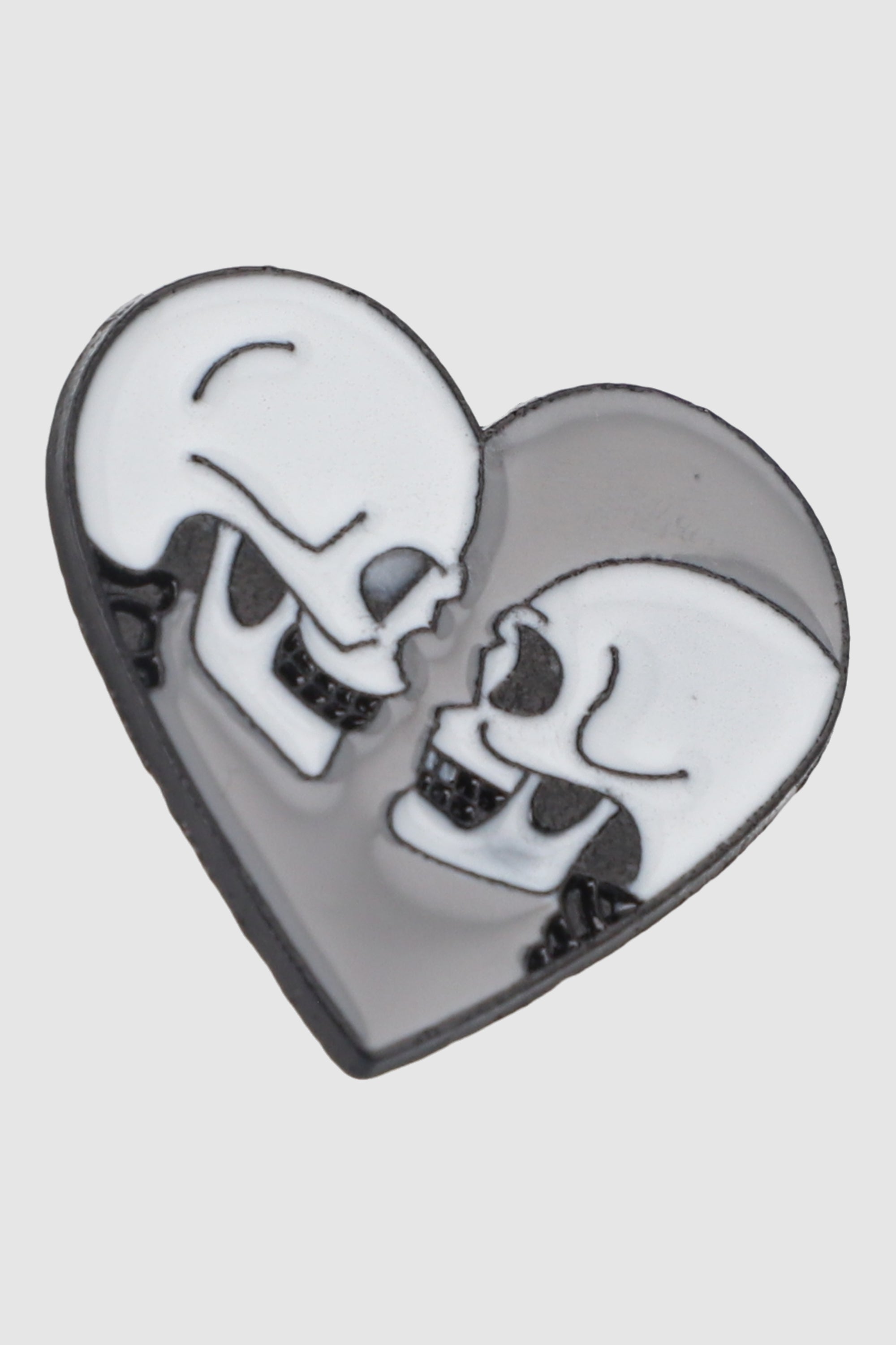 Pin Corazon Calaveras GRIS