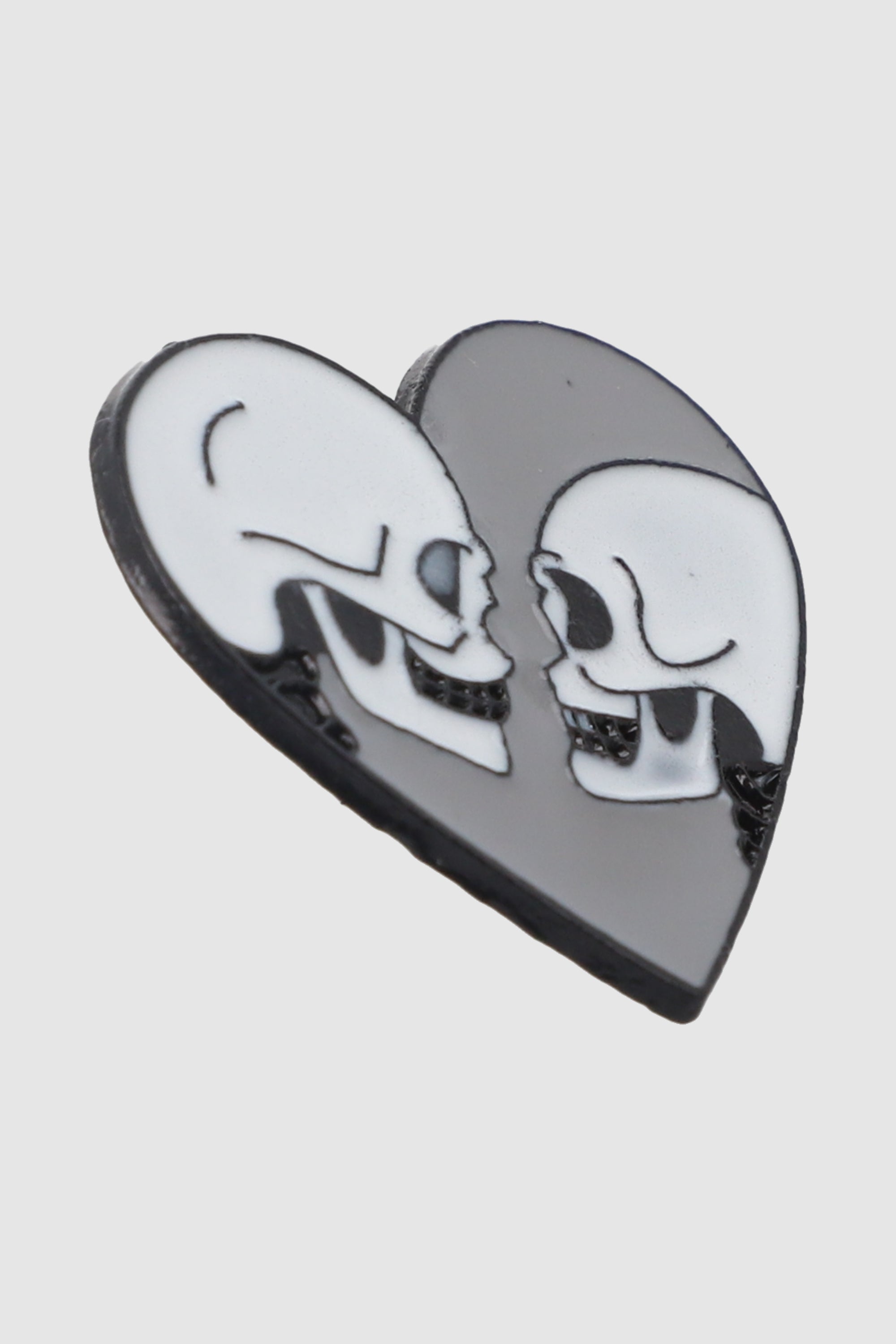 Pin Corazon Calaveras GRIS