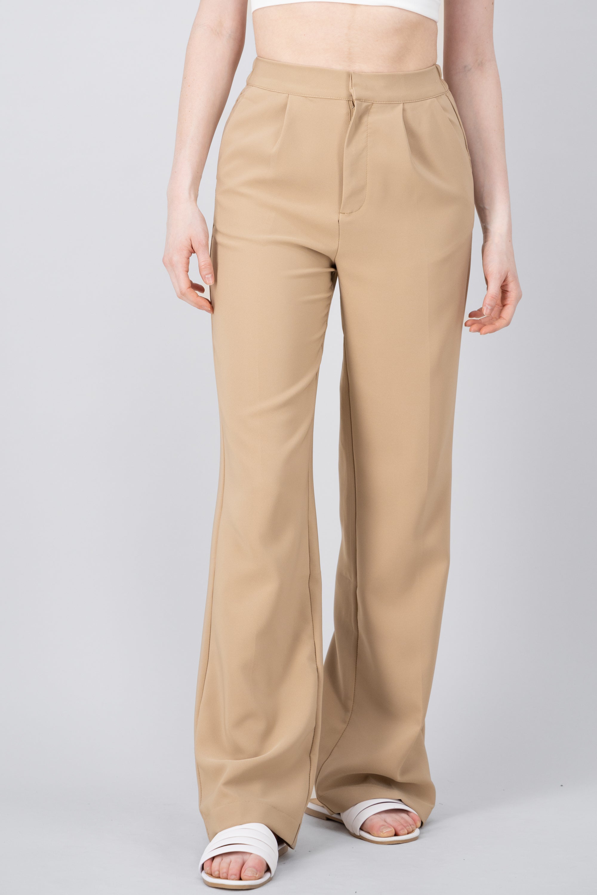 Pantalon Recto Liso Con Pinzas KHAKI