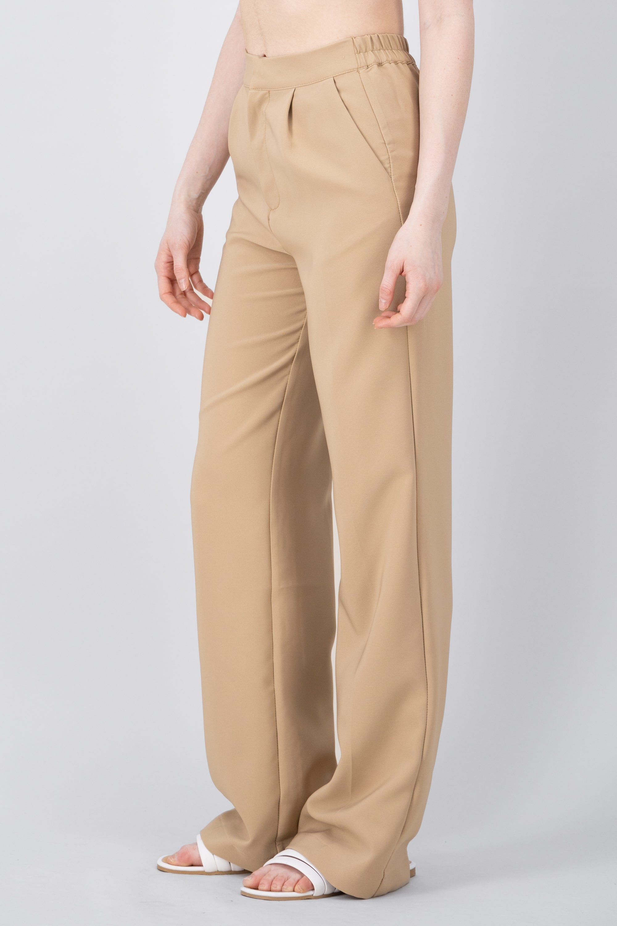 Pantalon Recto Liso Con Pinzas KHAKI