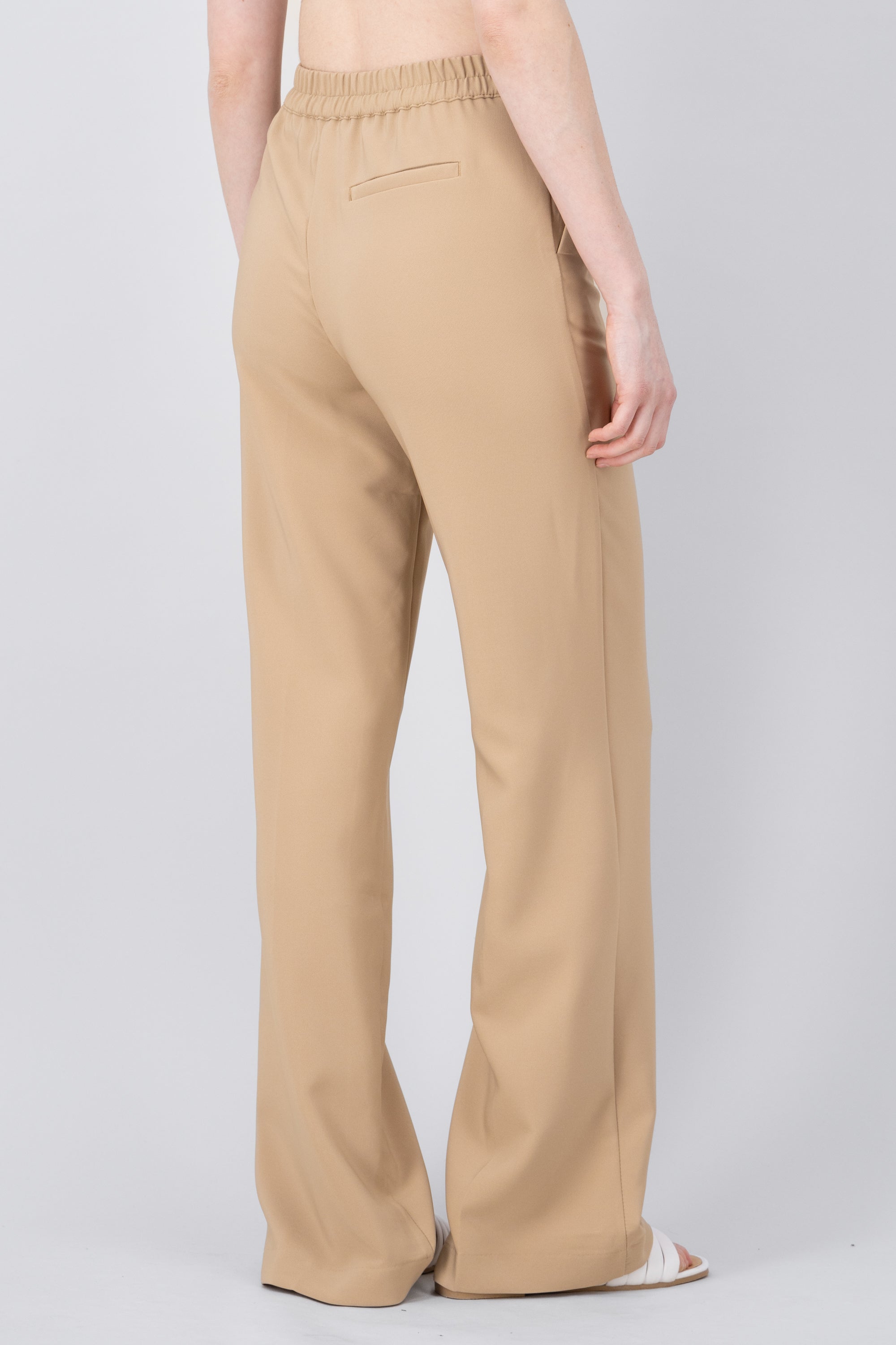 Pantalon Recto Liso Con Pinzas KHAKI