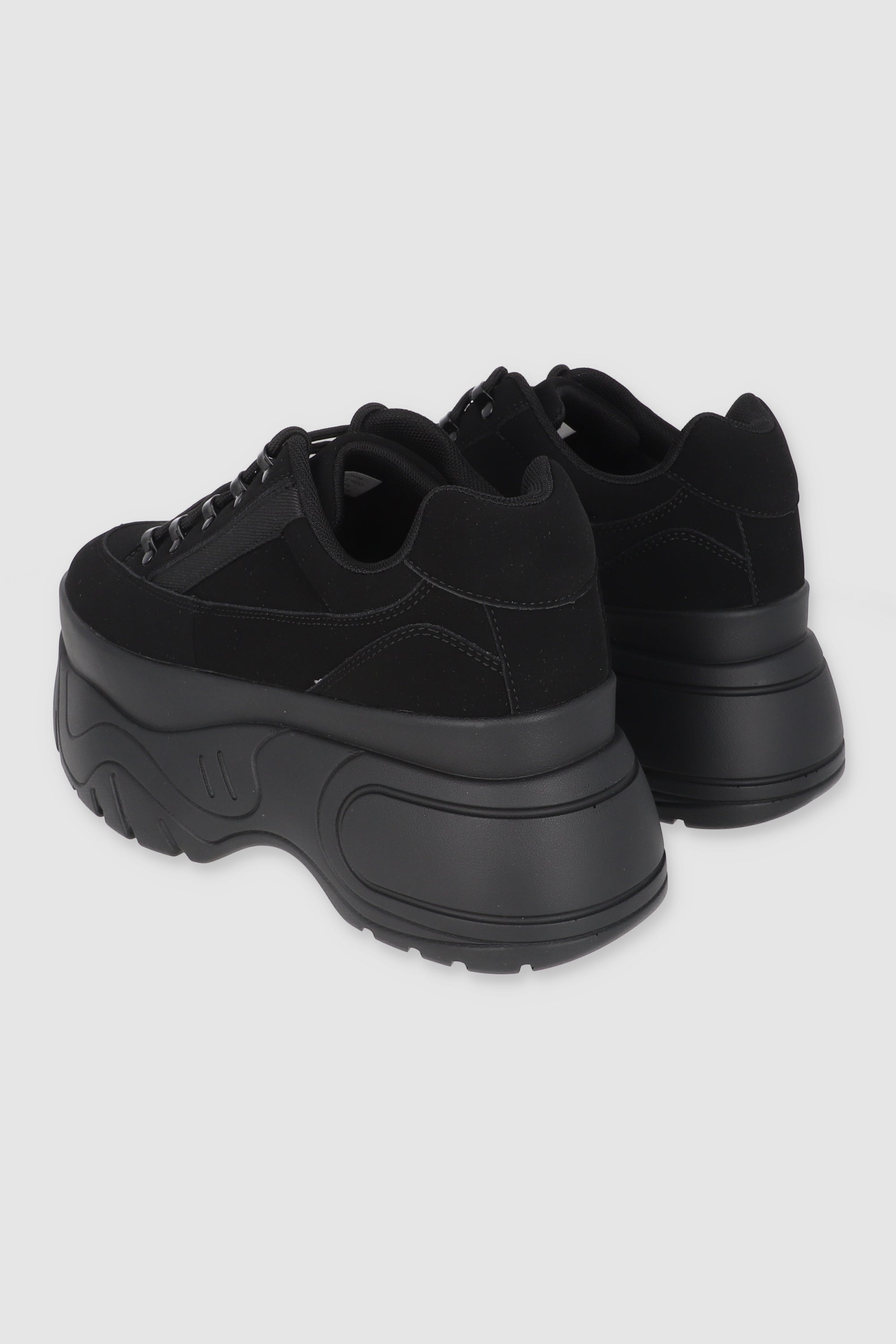 MEGA CHUNKY TENIS AGUJETA BLACK