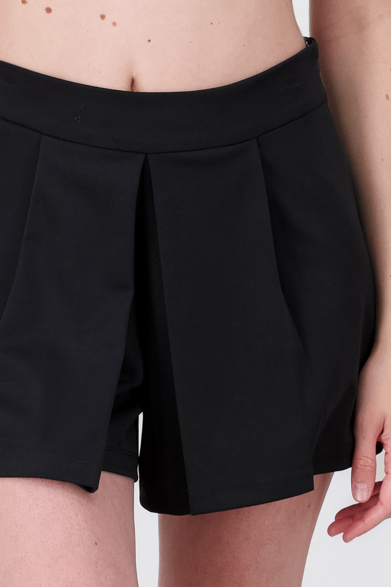 Short Amplio Detalle Pinzas NEGRO